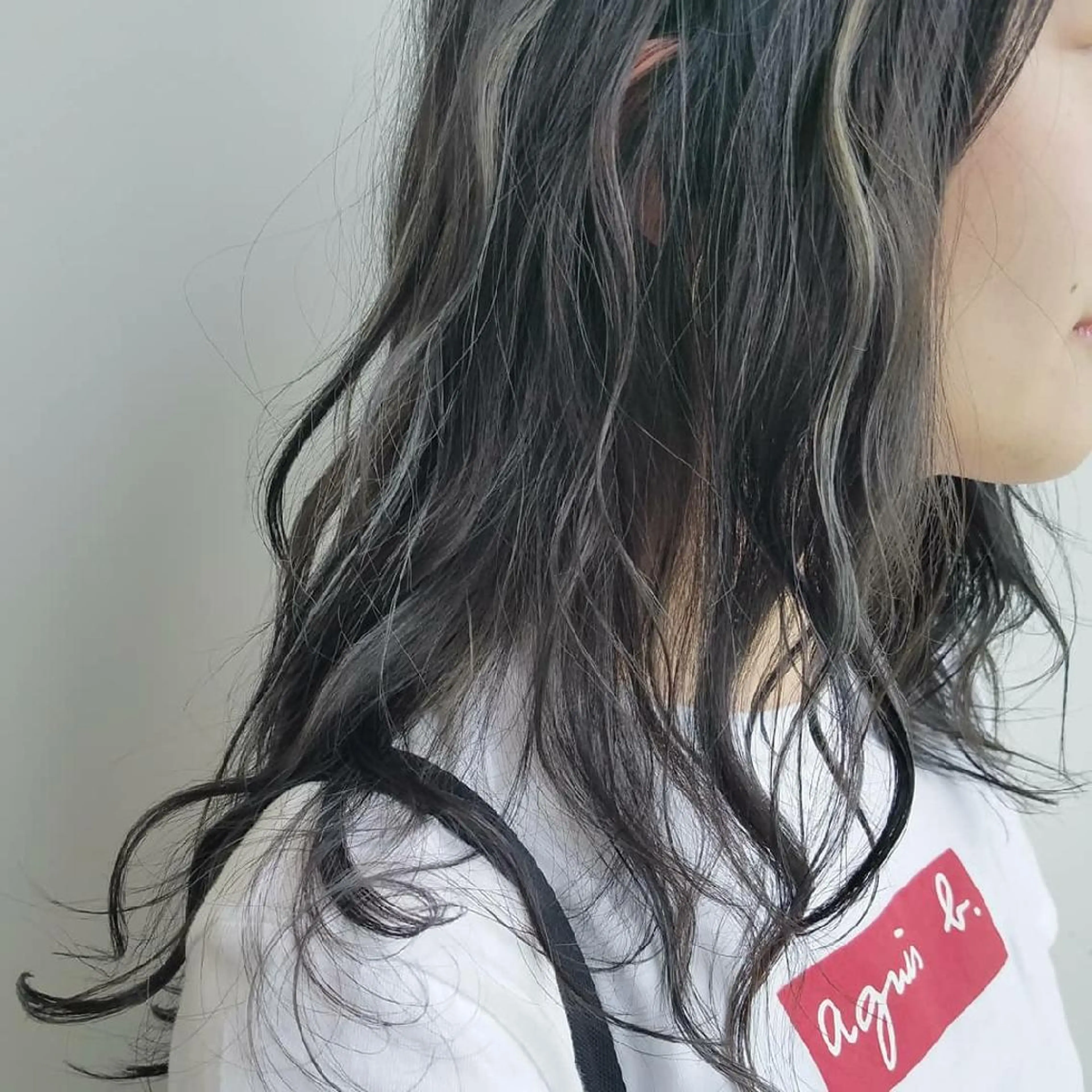 ミディアム カラー ダークグレー ハイライトカラー ハイライト iplus まつげ、眉毛、耳つぼのマツエク・マツパデザイン