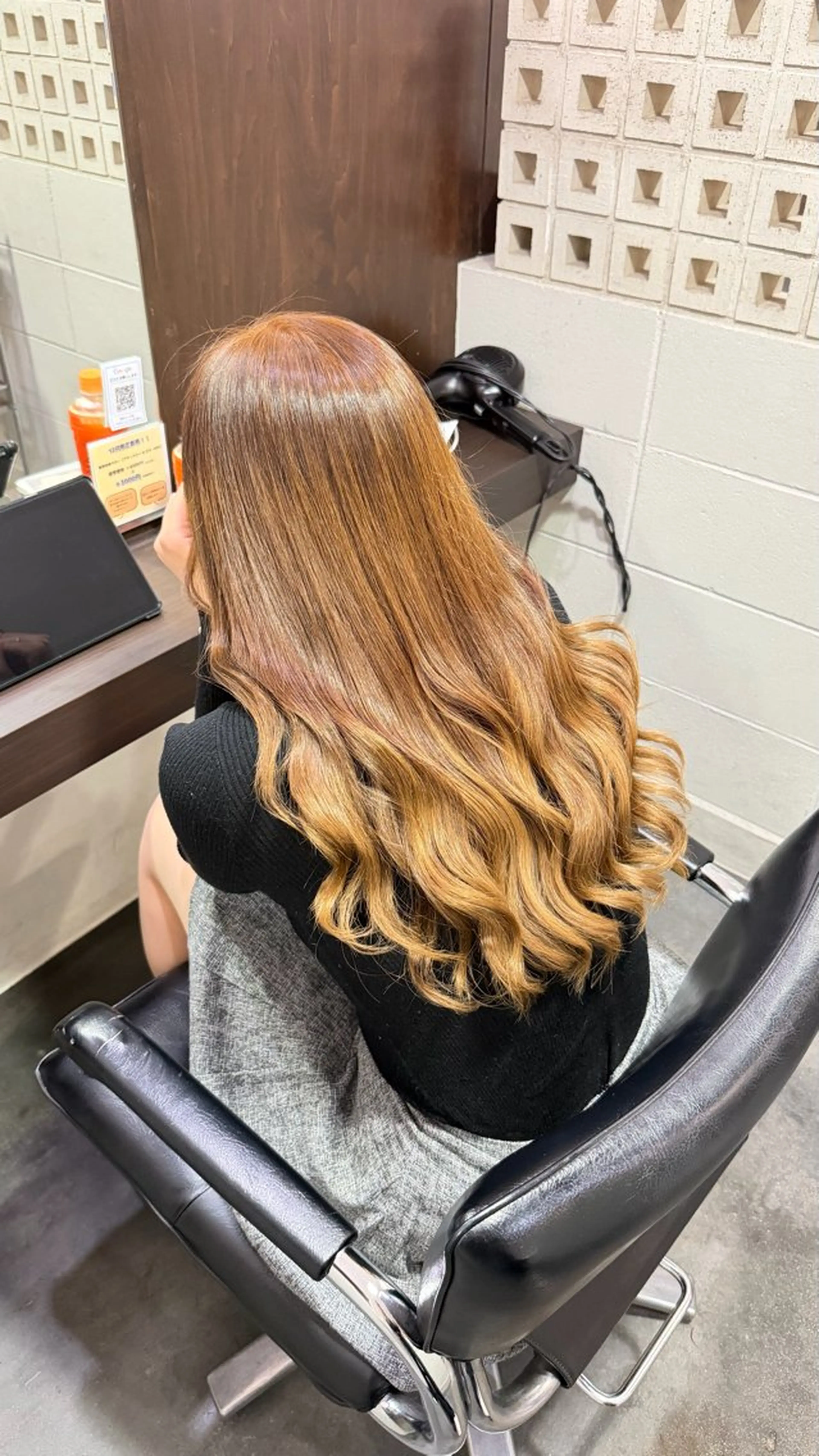 ロング アッシュ 西村 美月のヘアスタイル