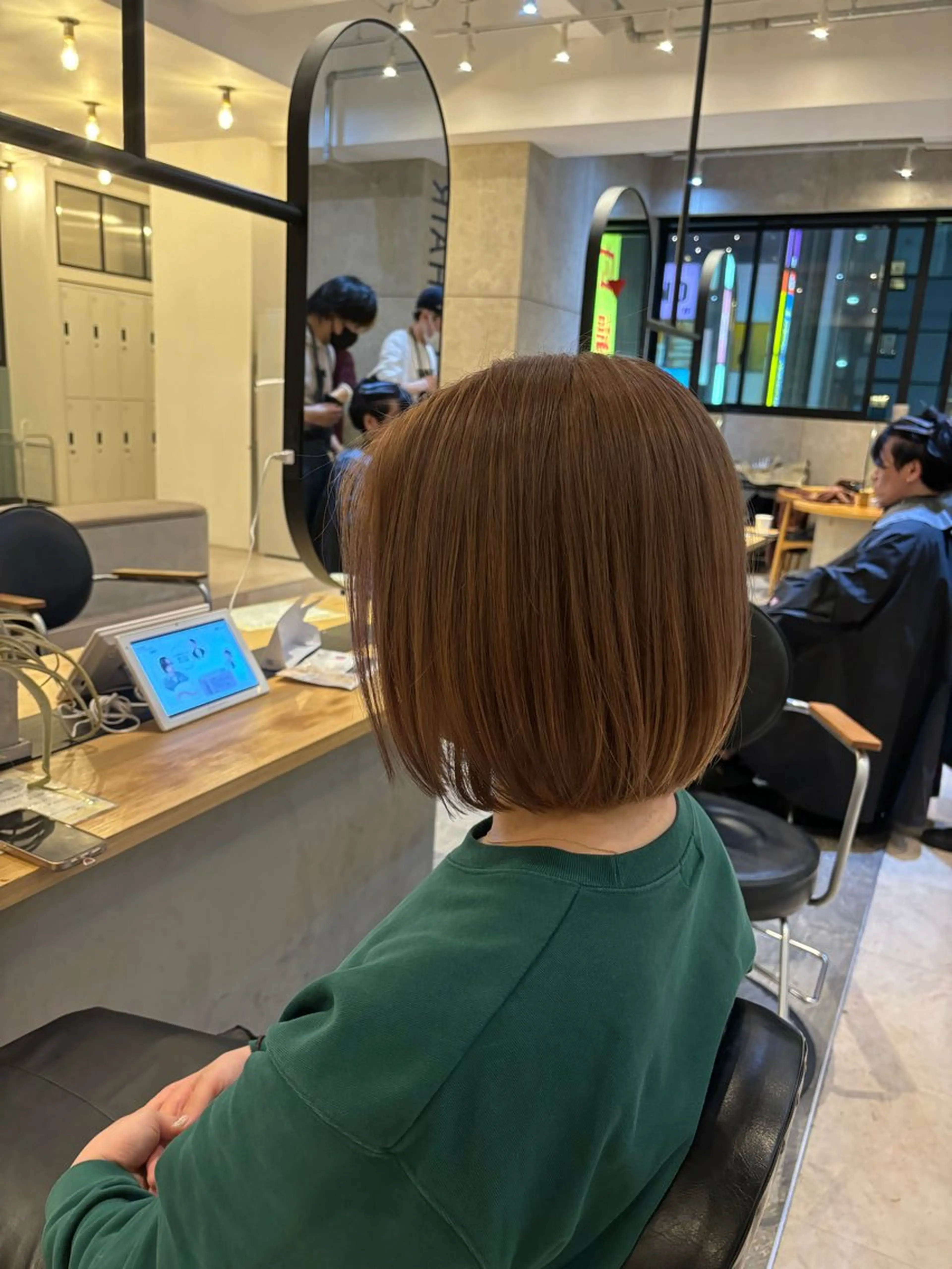 ミディアム 新宿髪質改善レイヤー カット内田智大のヘアスタイル