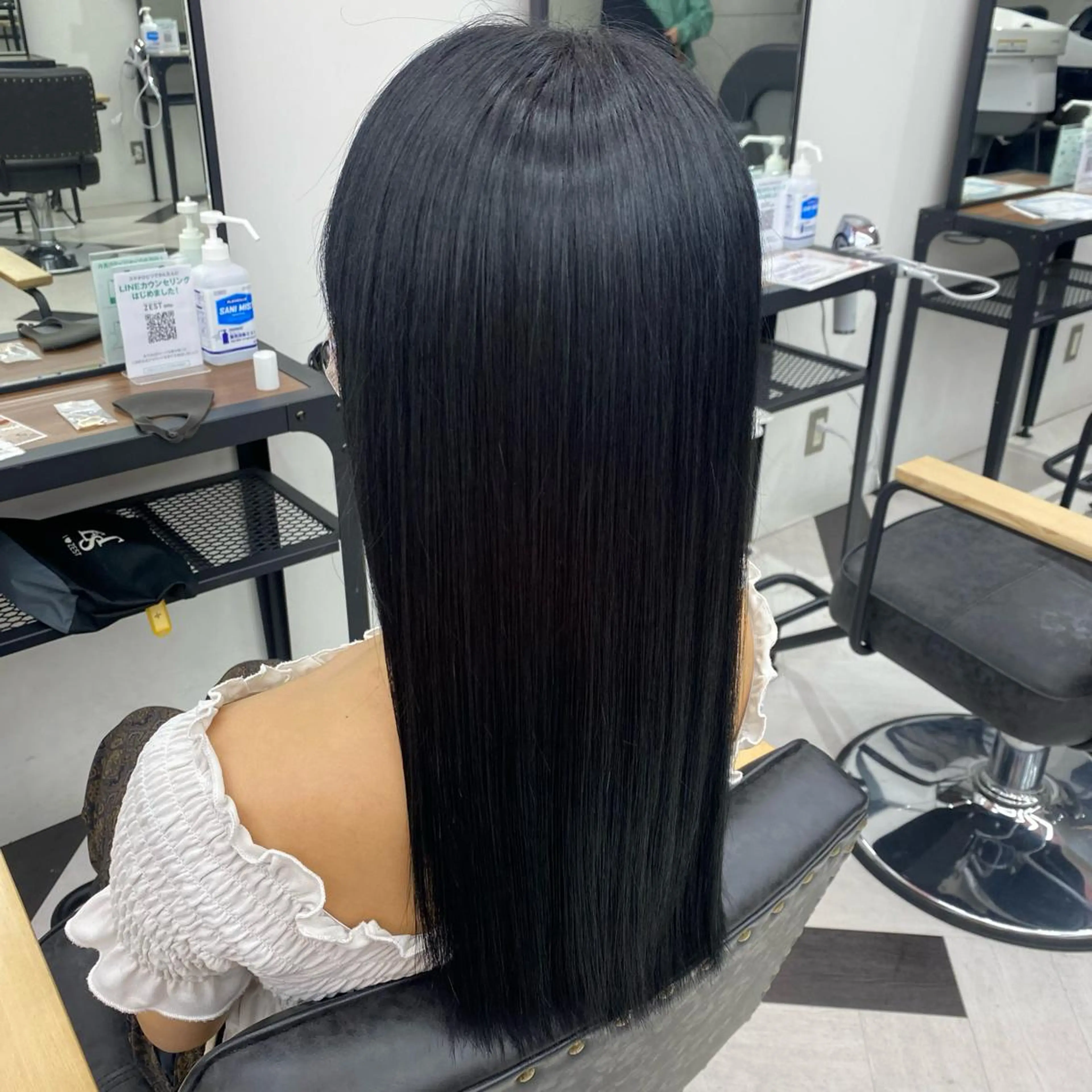 ロング パーマ ヘアアレンジ キッズ ネイル マツエク・マツパ アイブロウ ブルー mona/ ストレートスタイル✨のヘアスタイル