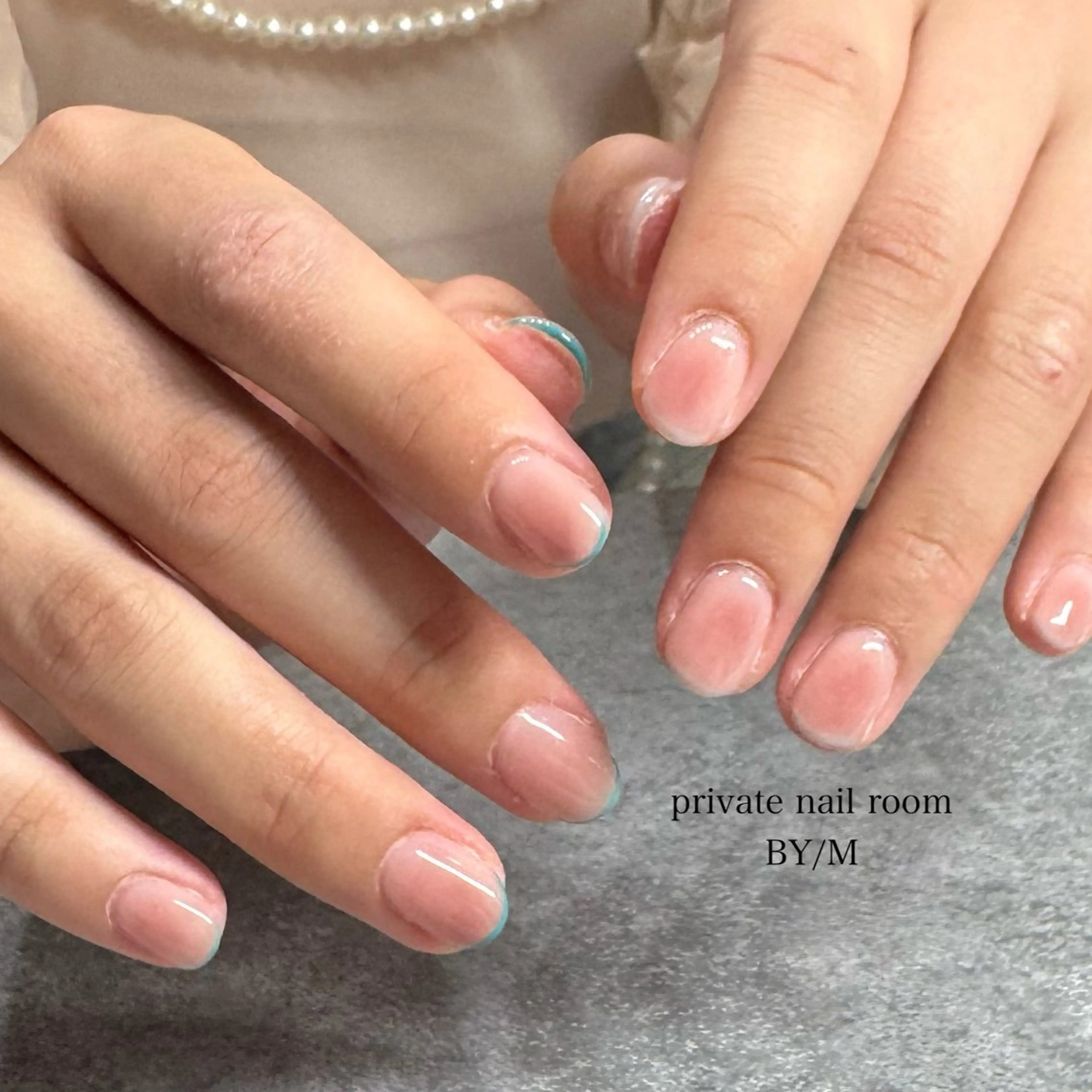 ネイル ブルー チークネイル フレンチネイル 持ち込み ニュアンスネイル ハンドネイル BY / Mのネイルデザイン