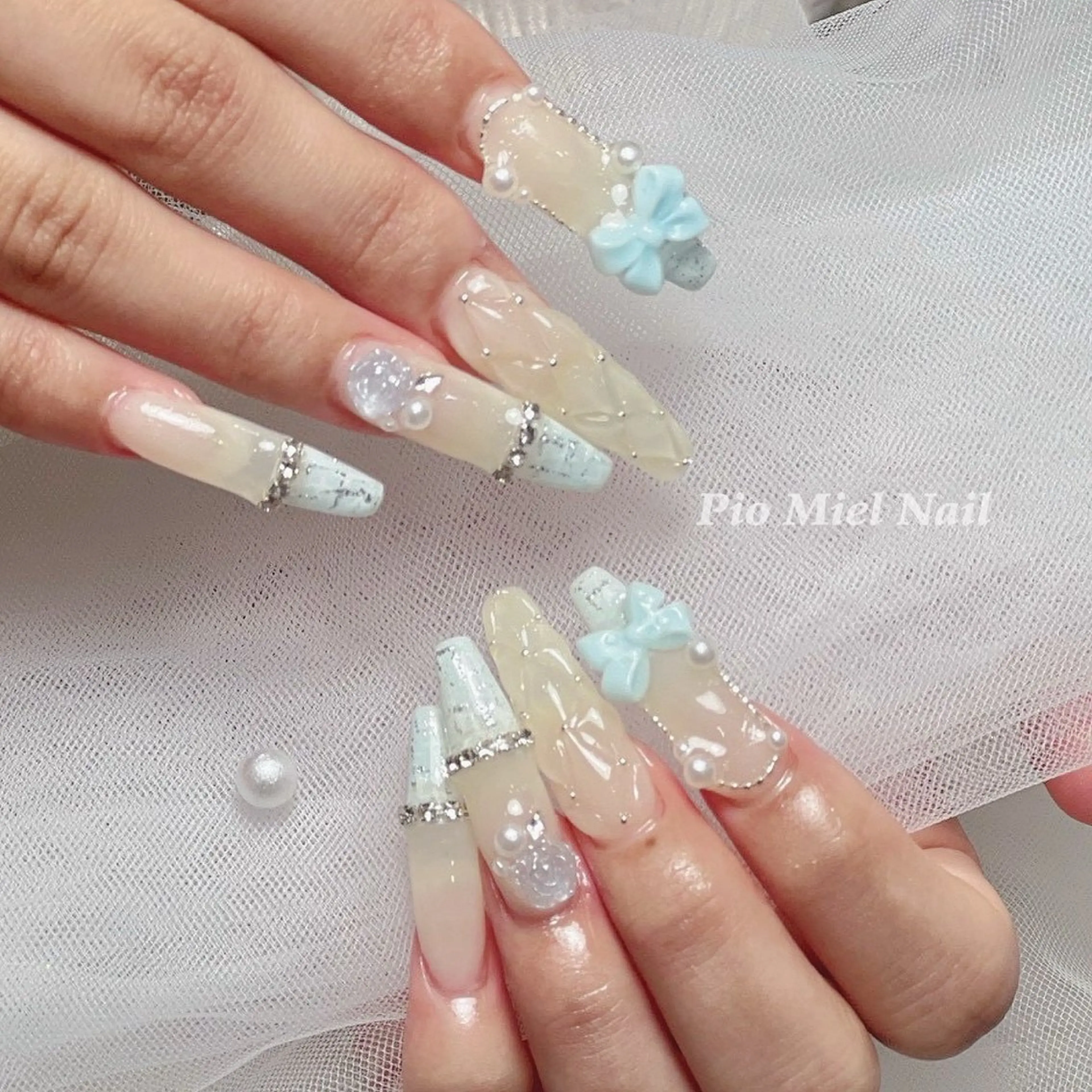 ネイル ブルー ニュアンスネイル リボン シンプルネイル ワンホンネイル ハンドネイル HANA 長さだしのネイルデザイン