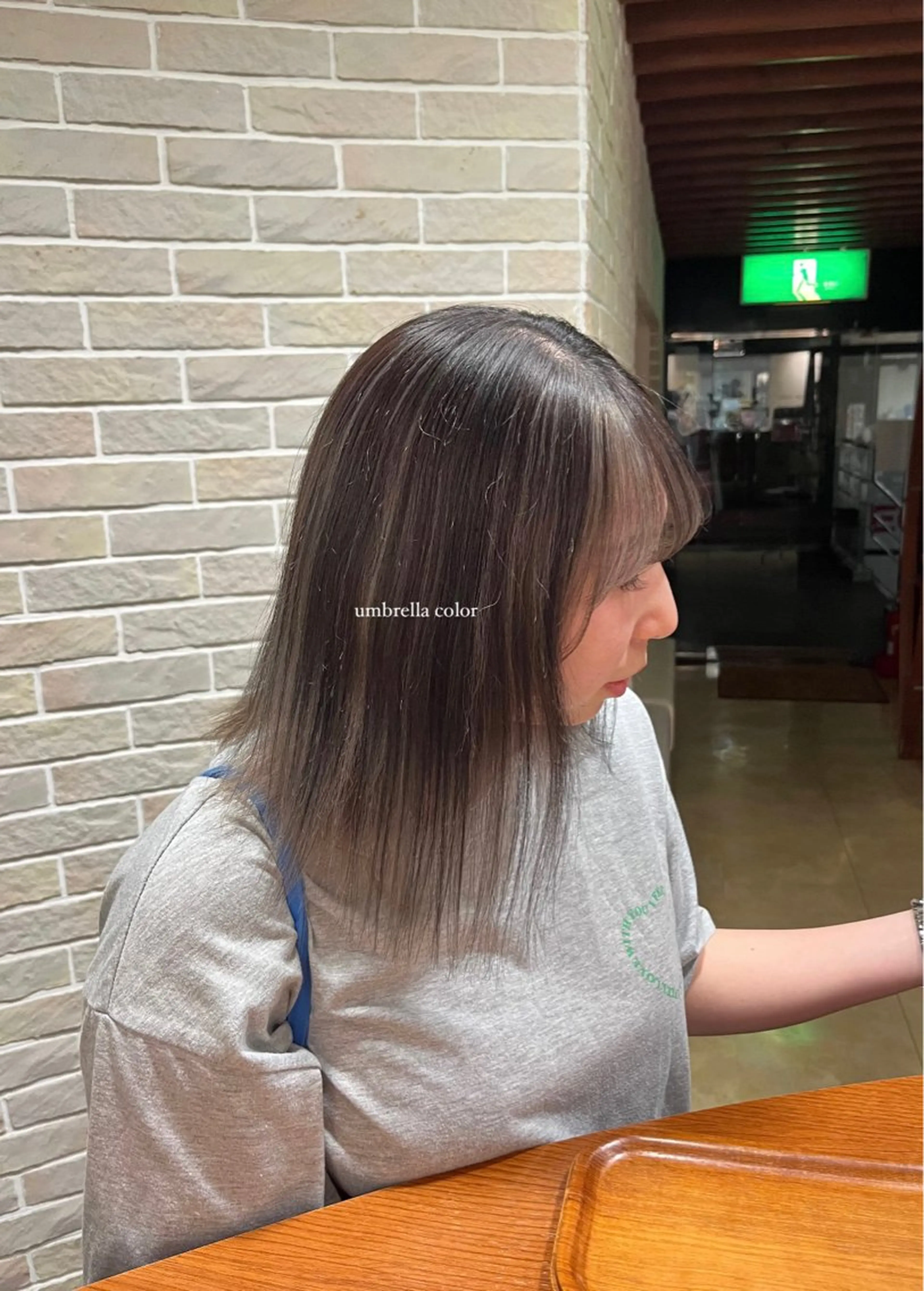 セミロング カラー 大野 桃果のヘアスタイル