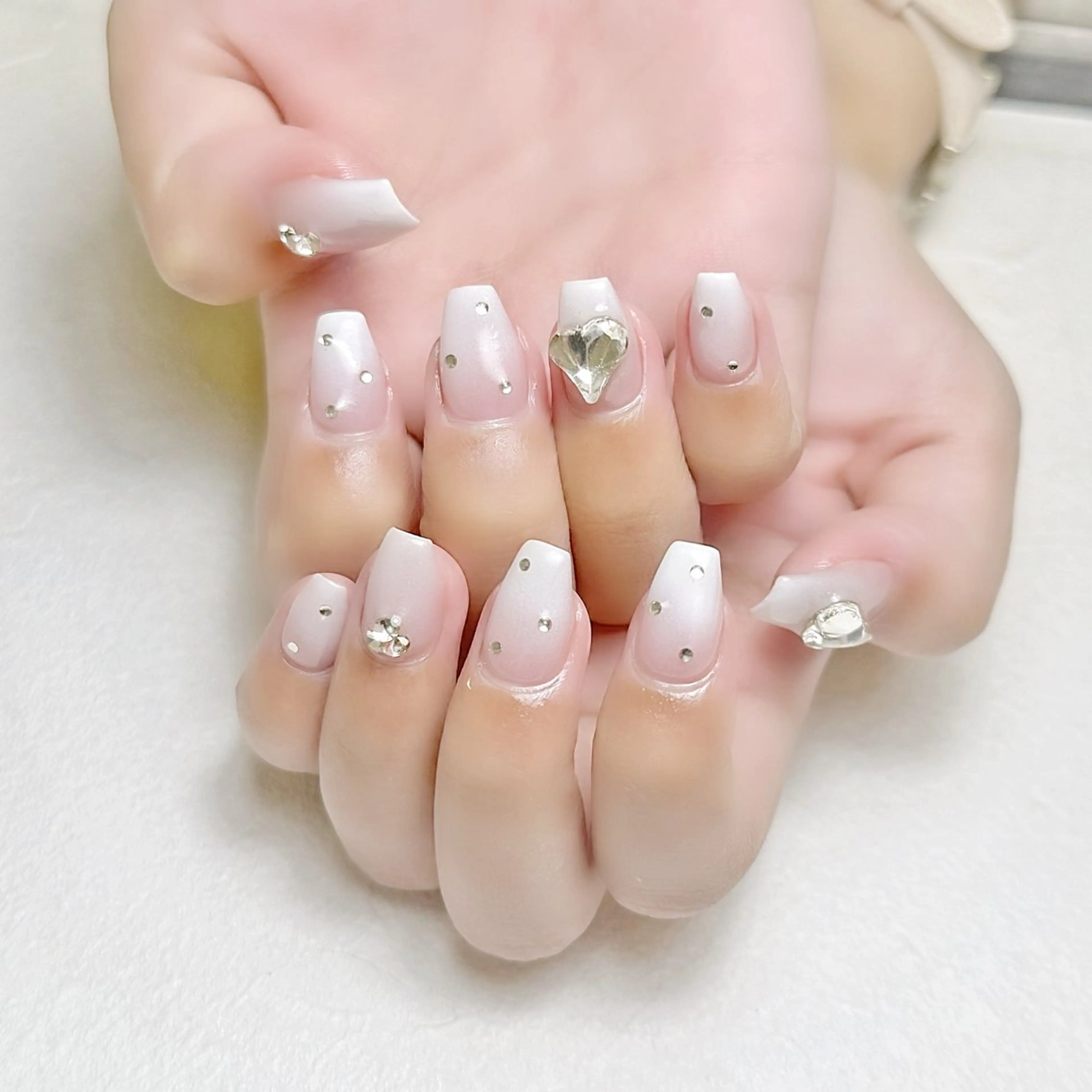 ネイル グラデーション ハート ピンク ストーンネイル rouse nail RISATOのネイルデザイン