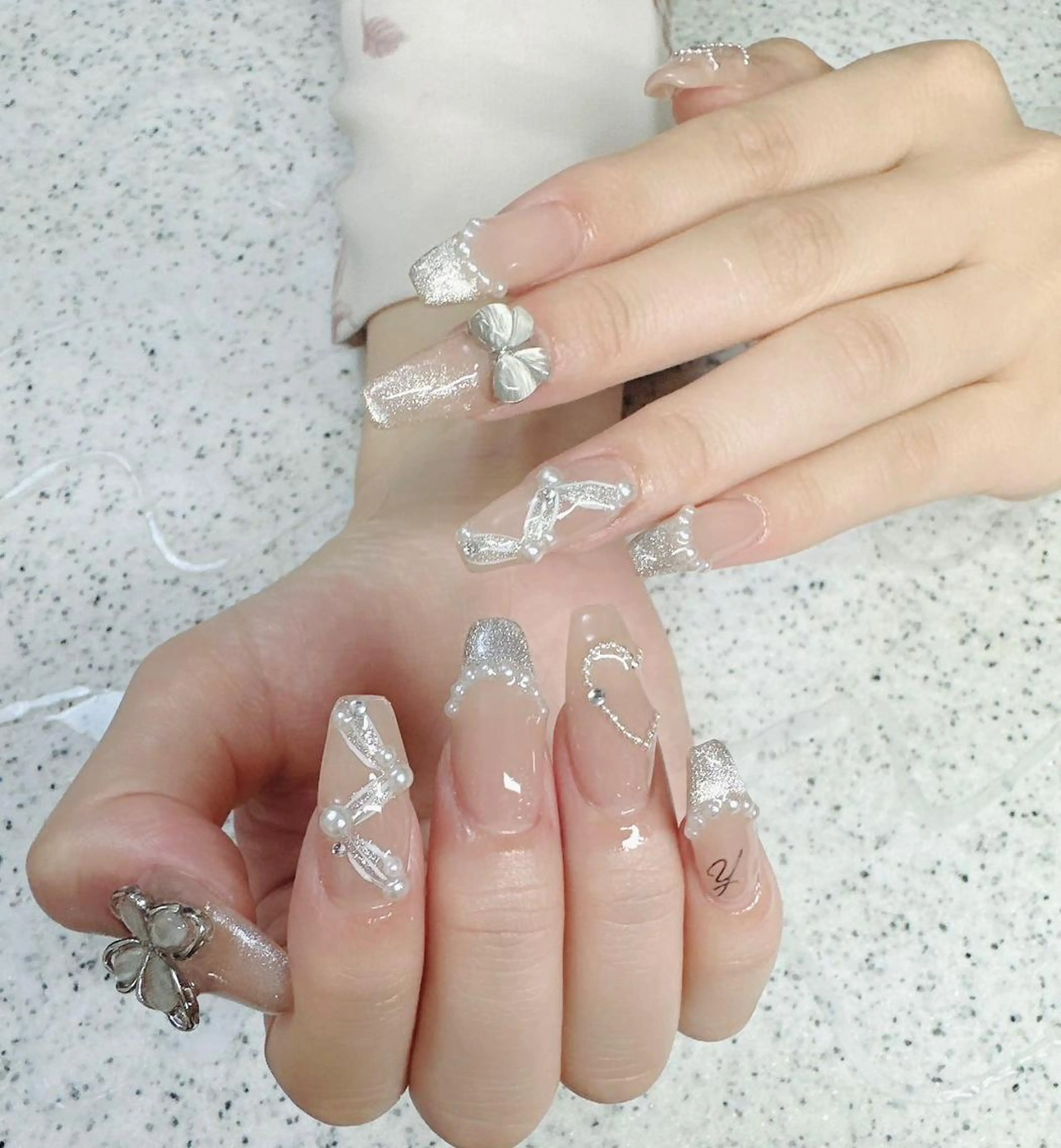 ネイル 長さ出し ネイルチップ Queens みなみのネイルデザイン