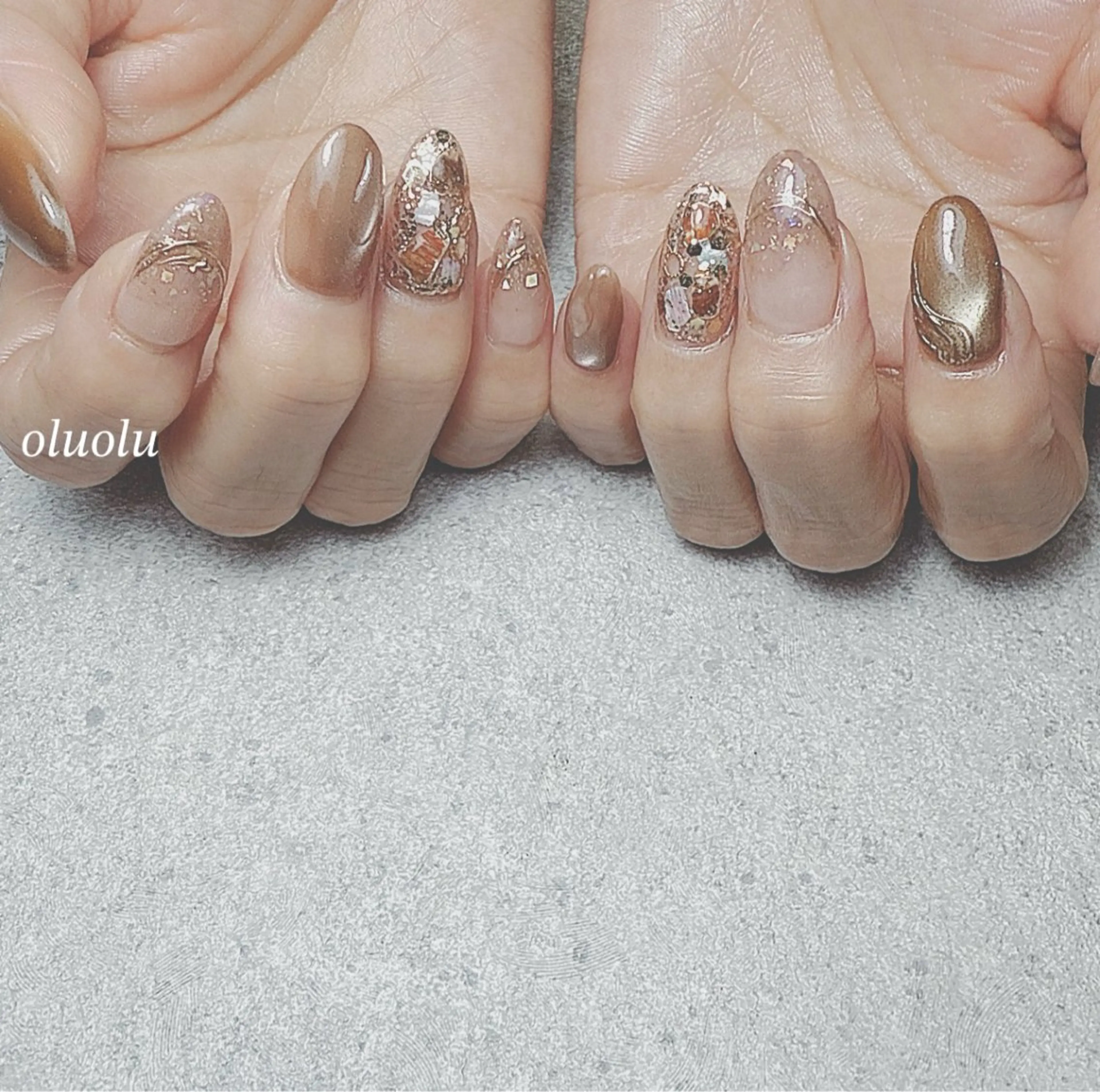 ネイル ブラウン マグネットネイル ミラーネイル ニュアンスネイル ぷっくりネイル ハンドネイル 大村 紬華のネイルデザイン