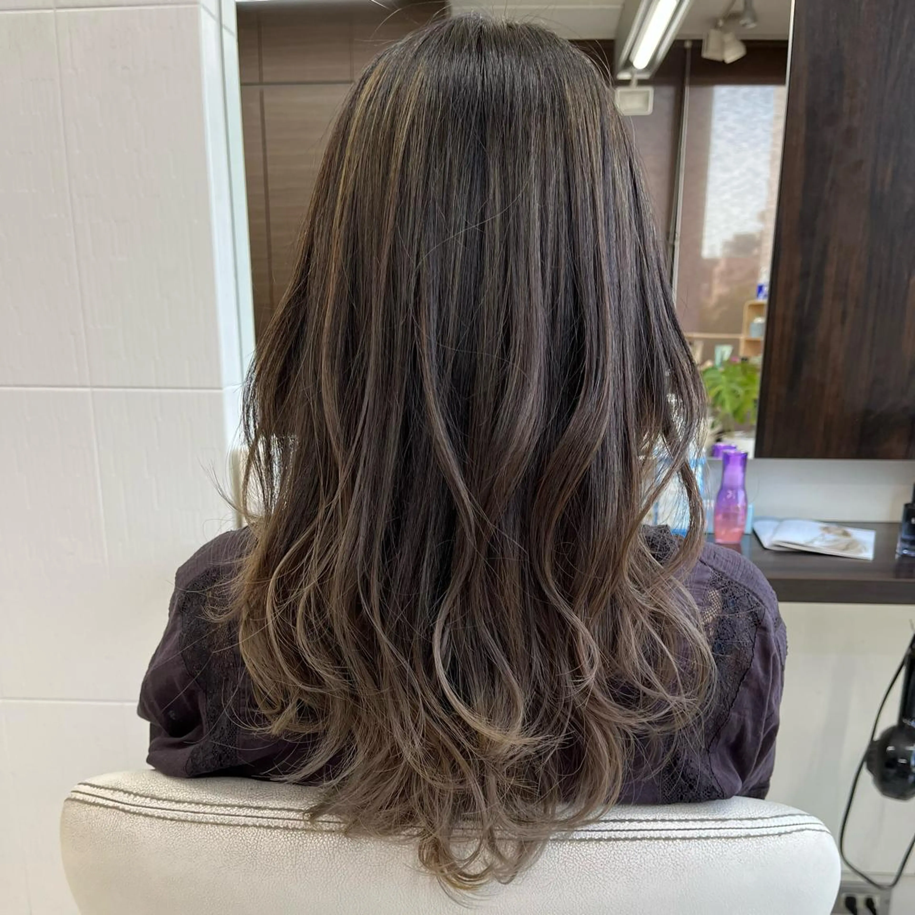 セミロング カラー バレイヤージュ ブリーチ ケアブリーチ グラデーションカラー ハイライトカラー BOOTH share salon所属・ハタケヤマヨシキ ／BOOTHのヘアスタイル