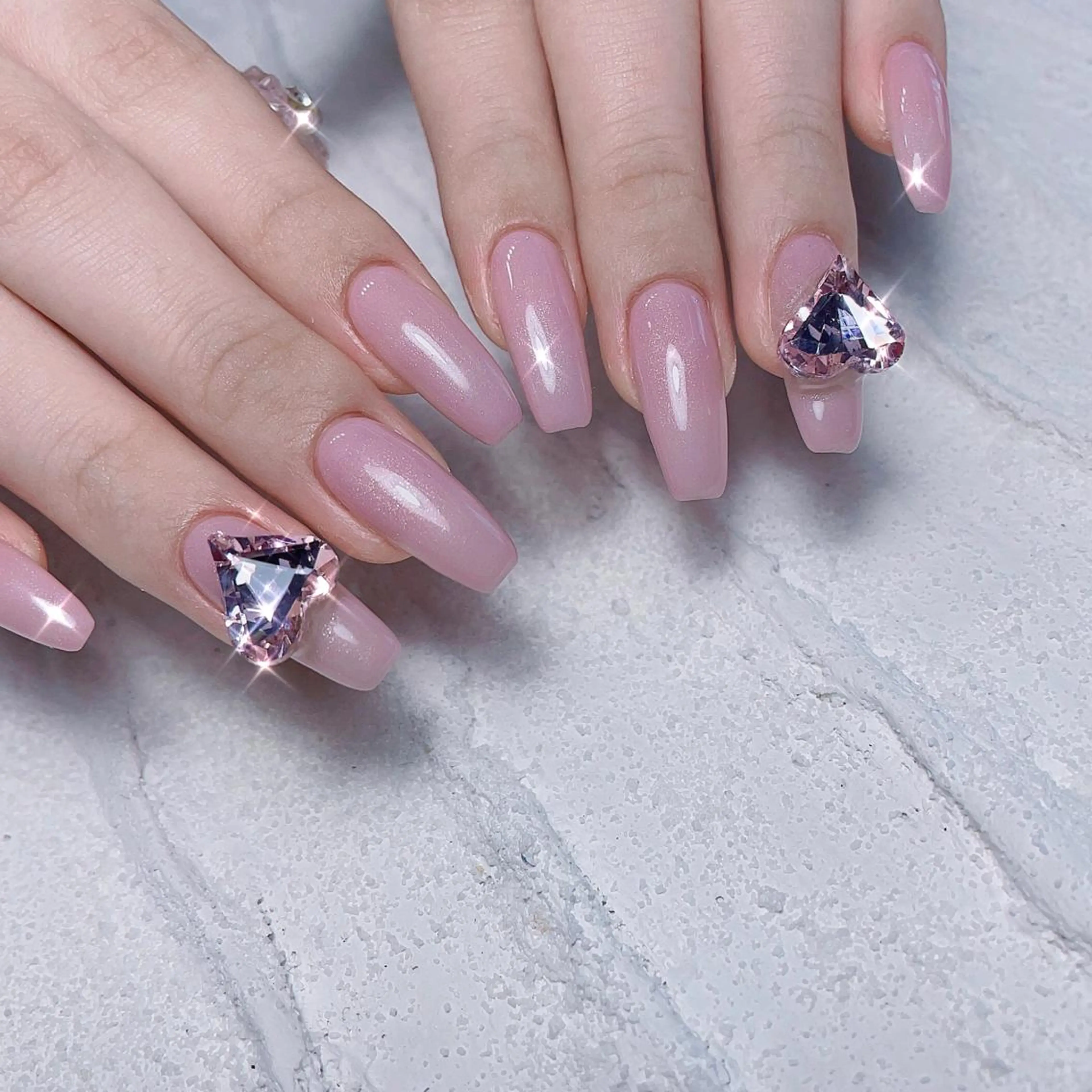 ワンカラー＋770円ビジュストーン2個　「初回ソフトジェルオフ無料」の写真