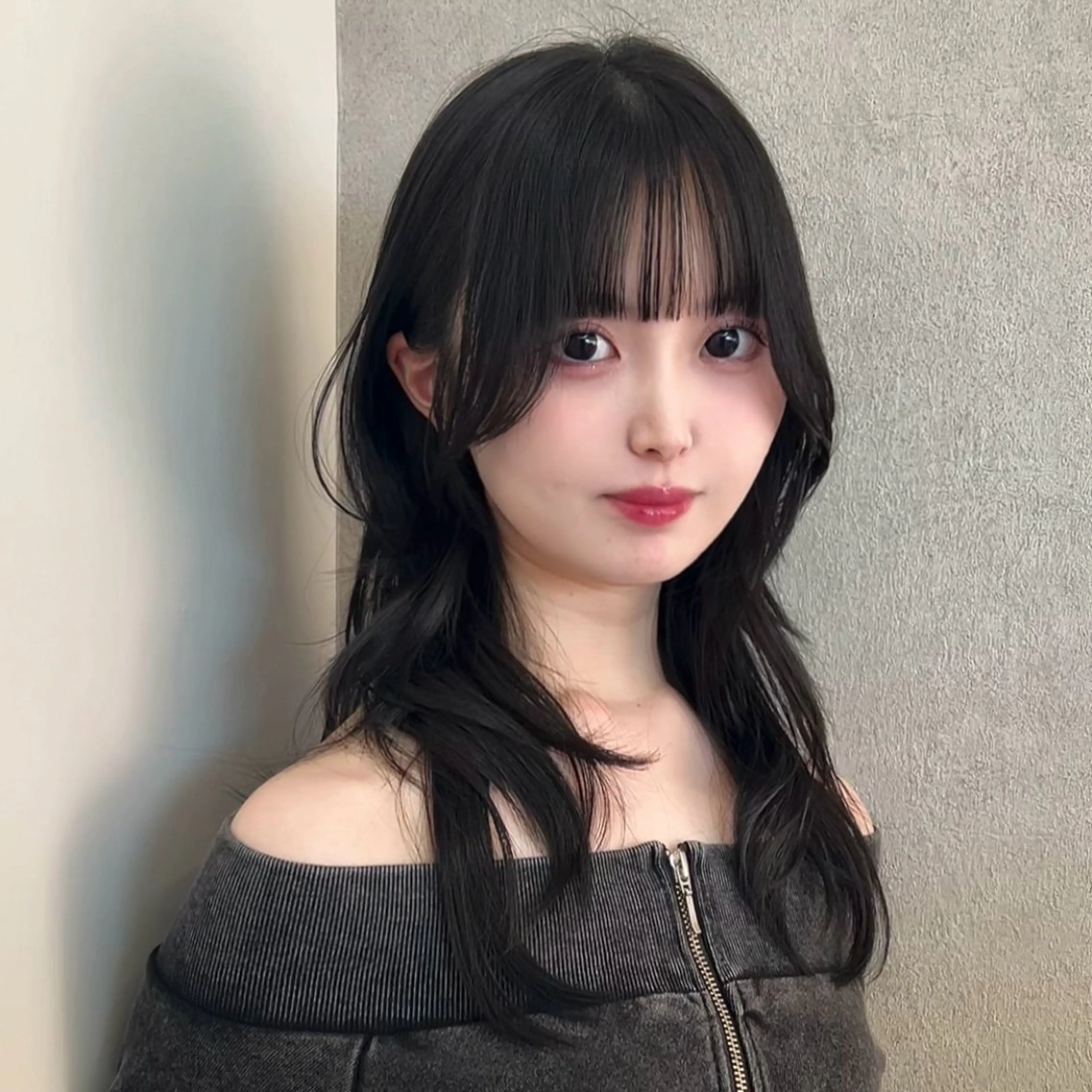 ミディアム カット ヘアカラー トリートメント ヘッドスパ ヘアセット ハッシュカット🖤 レイヤー/透けカラーのヘアスタイル