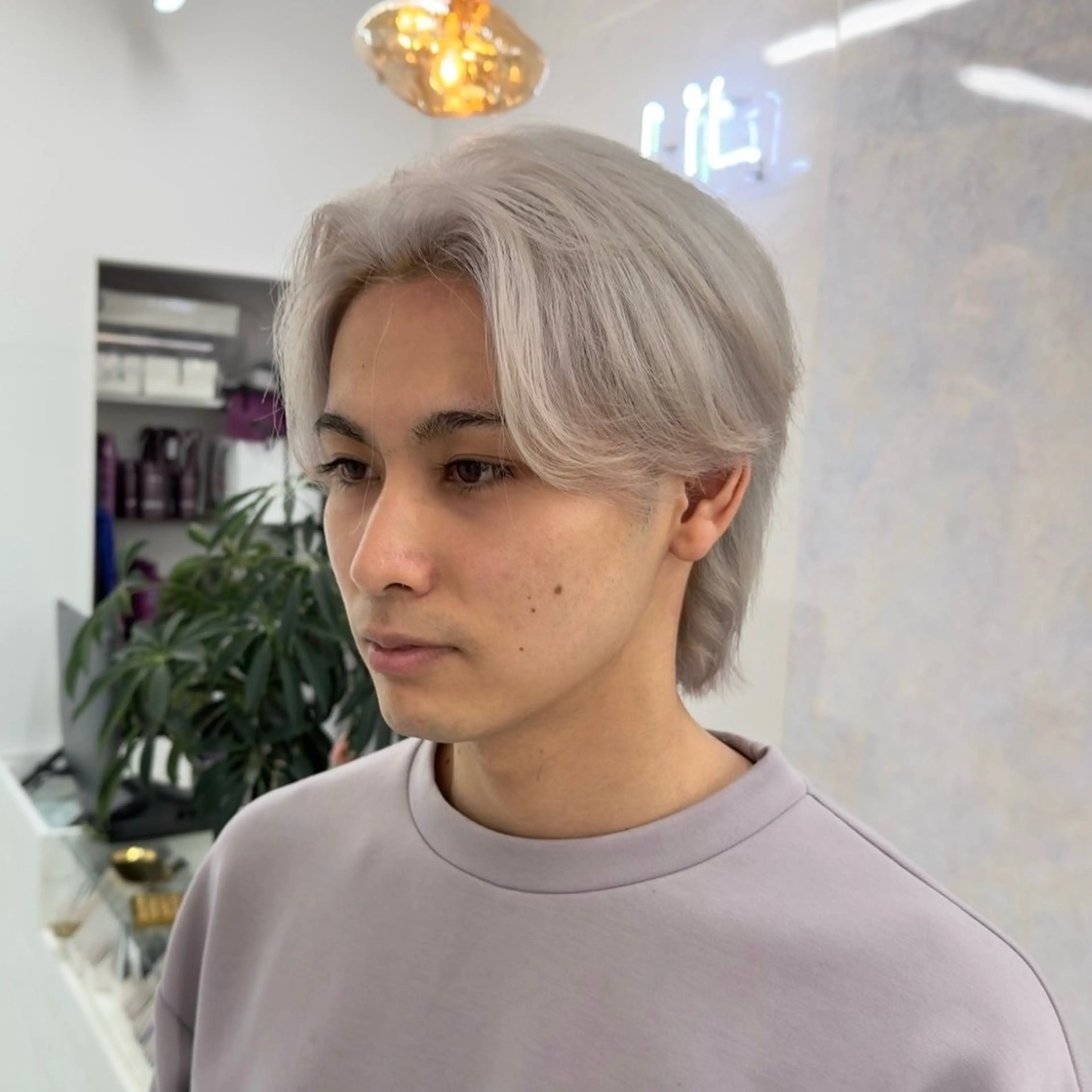 カラー メンズ ヘアカラー トリートメント 💎艶々ハイトーン MOE💍🤍のヘアスタイル