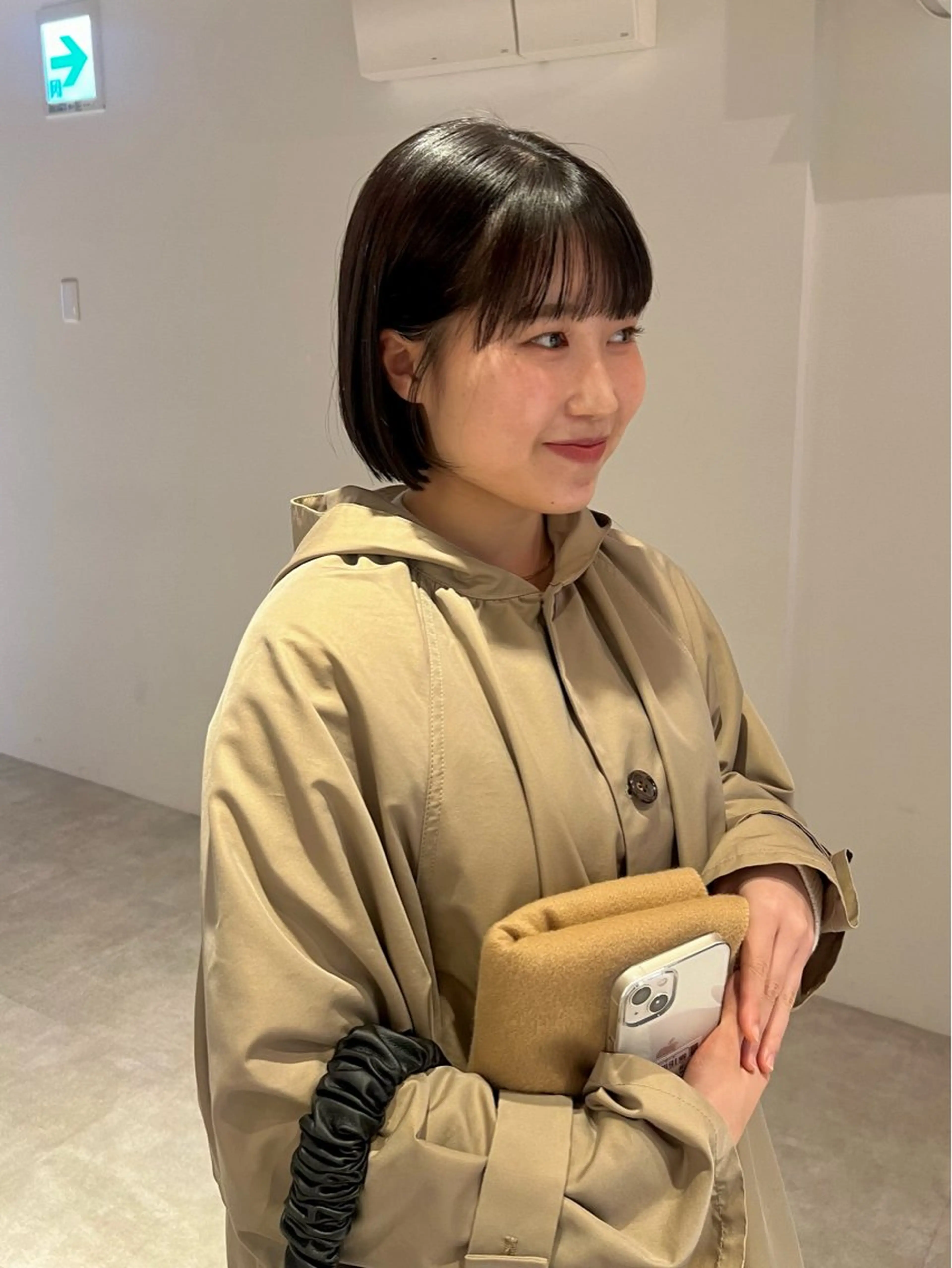 ミディアム カット io濱川 遥のヘアスタイル