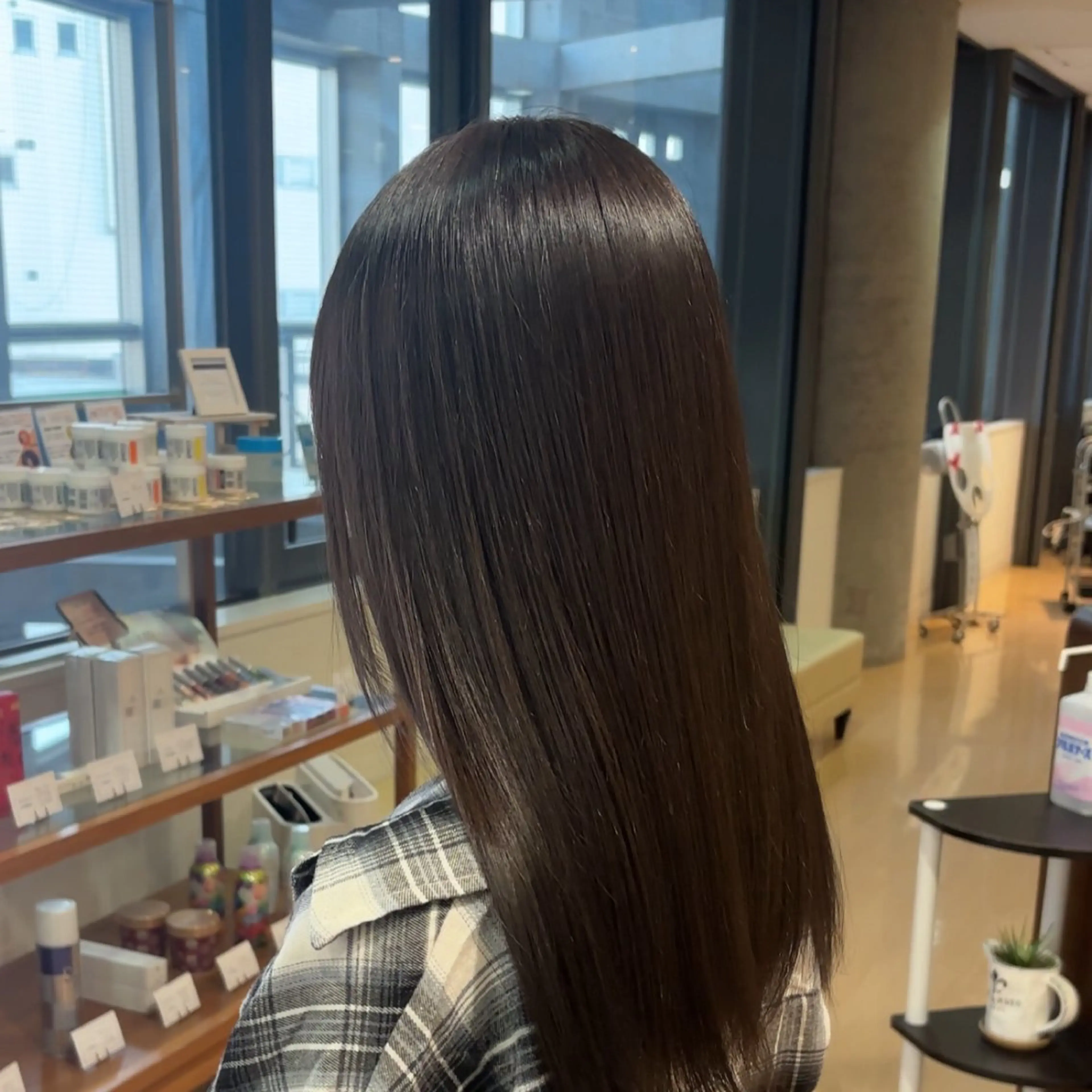 セミロング カラー グレージュ シアーグレージュ aura所属・CONAN｜盛岡ボブ 特化/タッセルボブのヘアスタイル