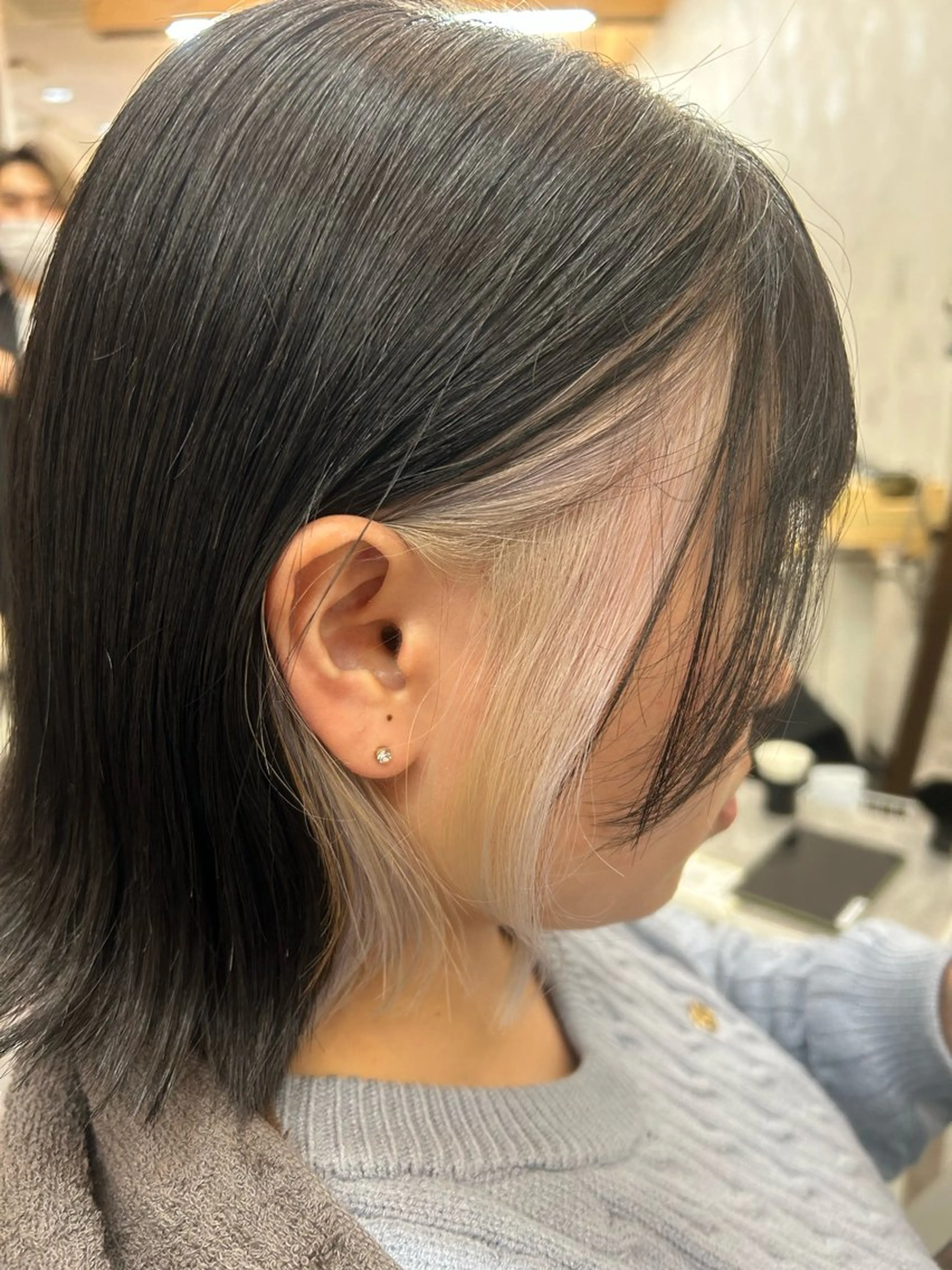 ミディアム カラー イヤリングカラー ヘアカラー 堀田 瑠依のマツエク・マツパデザイン