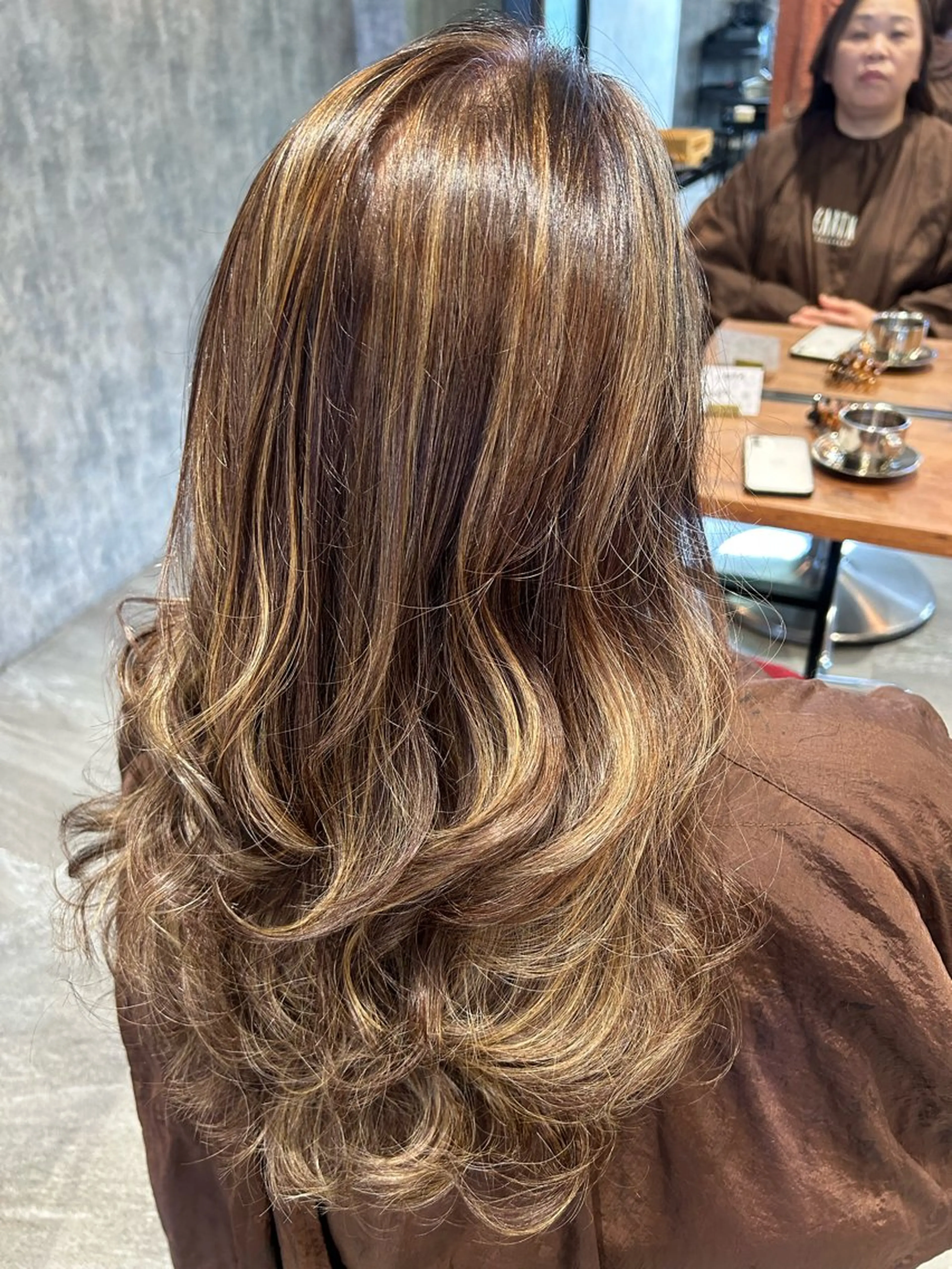 ロング カラー ハイライトカラー ハイライト カット パーマ 縮毛矯正 トリートメント 【earth】オガタ 🫧髪質改善縮毛🫧のヘアスタイル