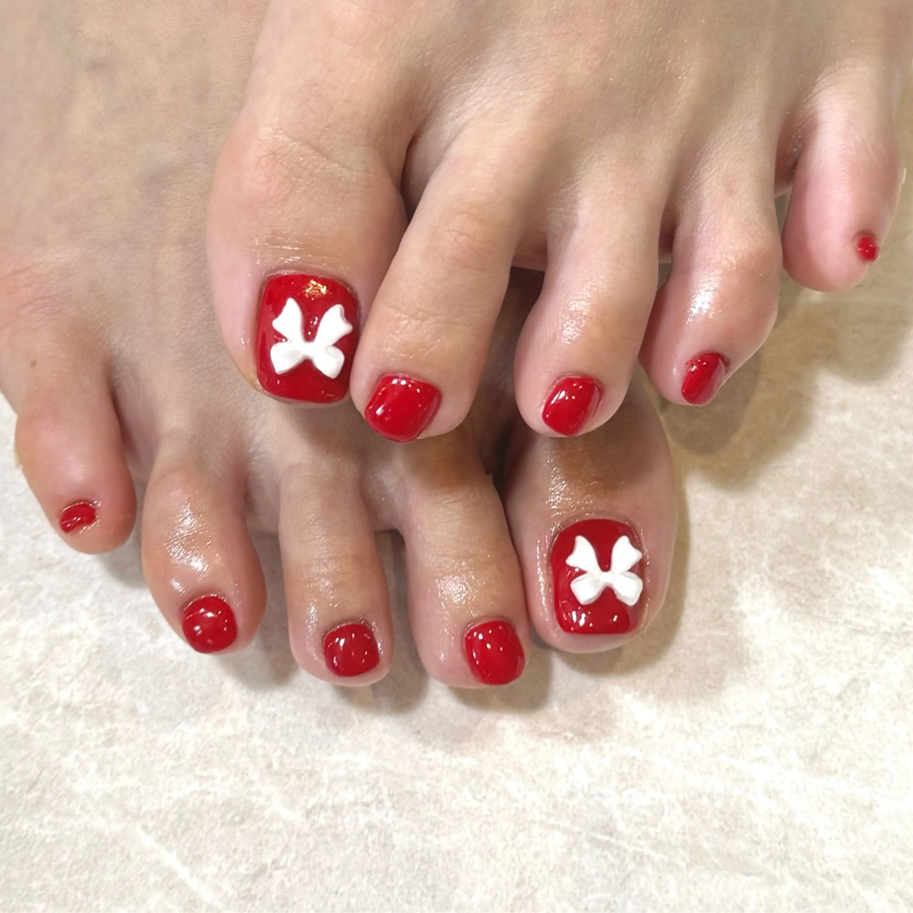 ネイル フットネイル ワンカラーネイル リボン 夏ネイル フットネイル Nail Salon Lillion【リリオン】所属・lillion karenのネイルデザイン