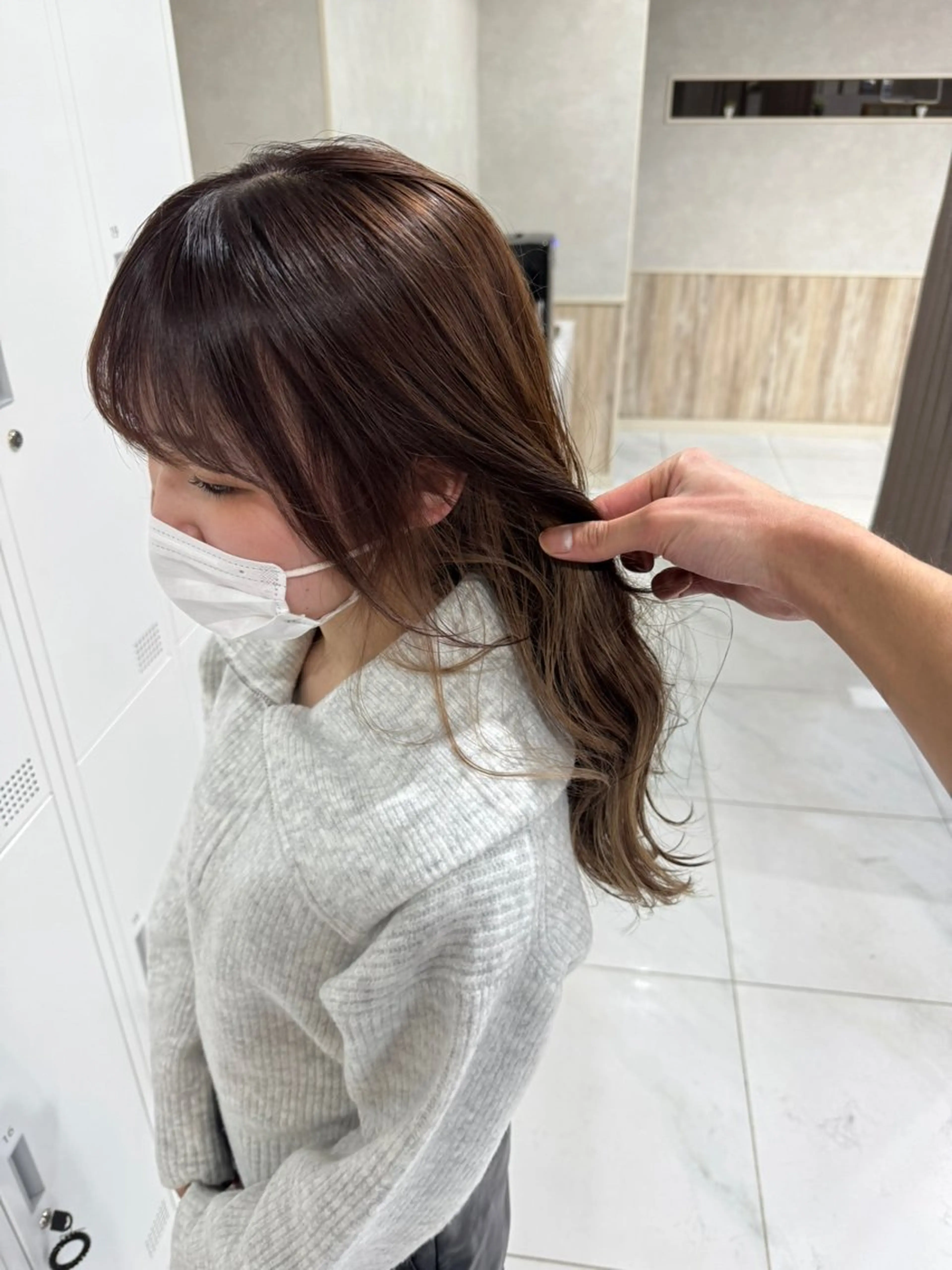 ロング カラー ベージュカラー イヤリングカラー インナーカラー グランデュール焼津 SEIRYU🐉のヘアスタイル