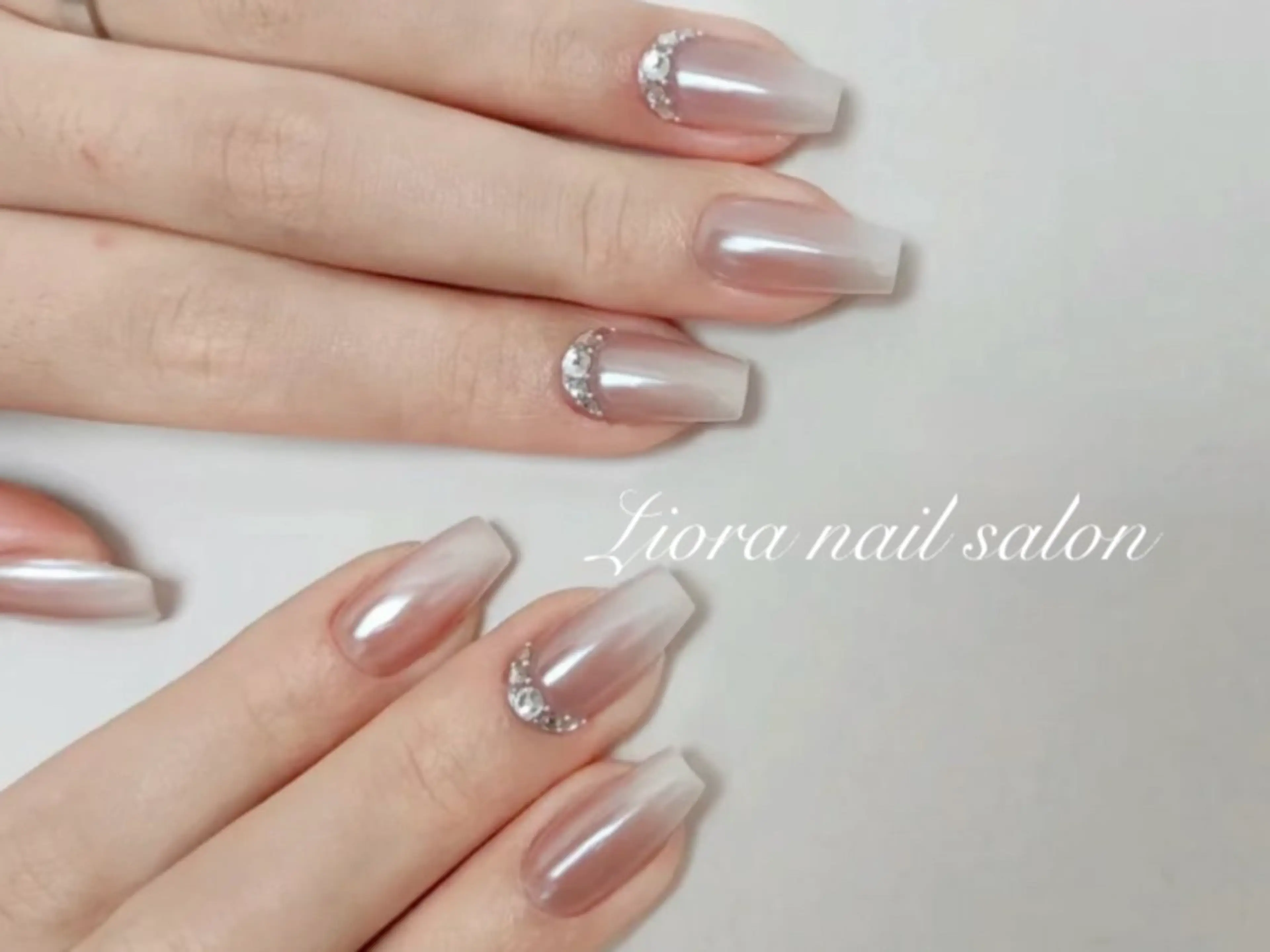 ネイル フレンチネイル ジェルネイル ガーリー グラデーション キラキラネイル ハンドネイル Liora nail 1のネイルデザイン