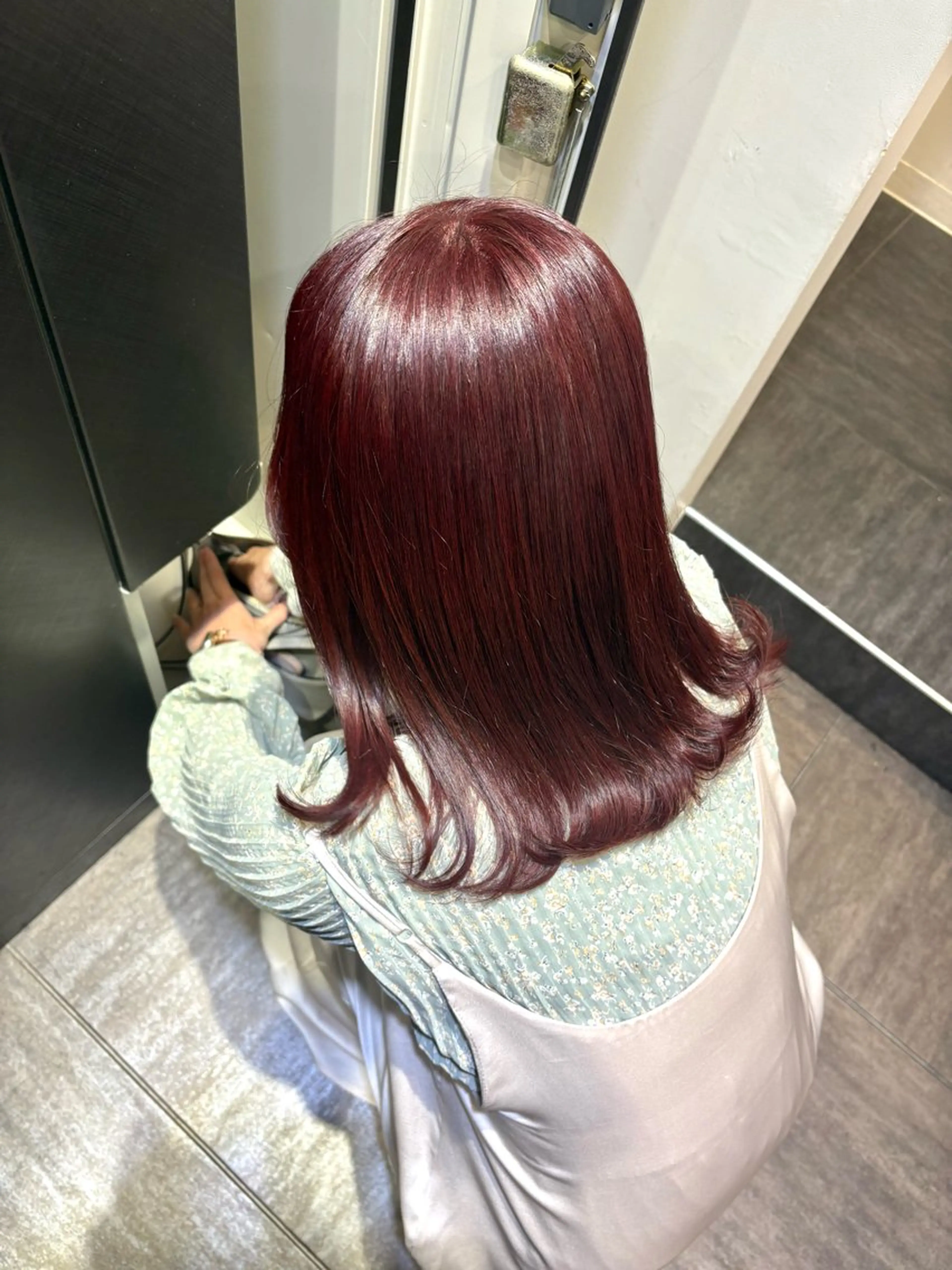 セミロング カラー ブリーチ ダブルカラー ブリーチなしカラー レッドカラー ヘアカラー トリートメント 🖤大人可愛い⌇ 𝐑 𝐈 𝐎🖤のヘアスタイル