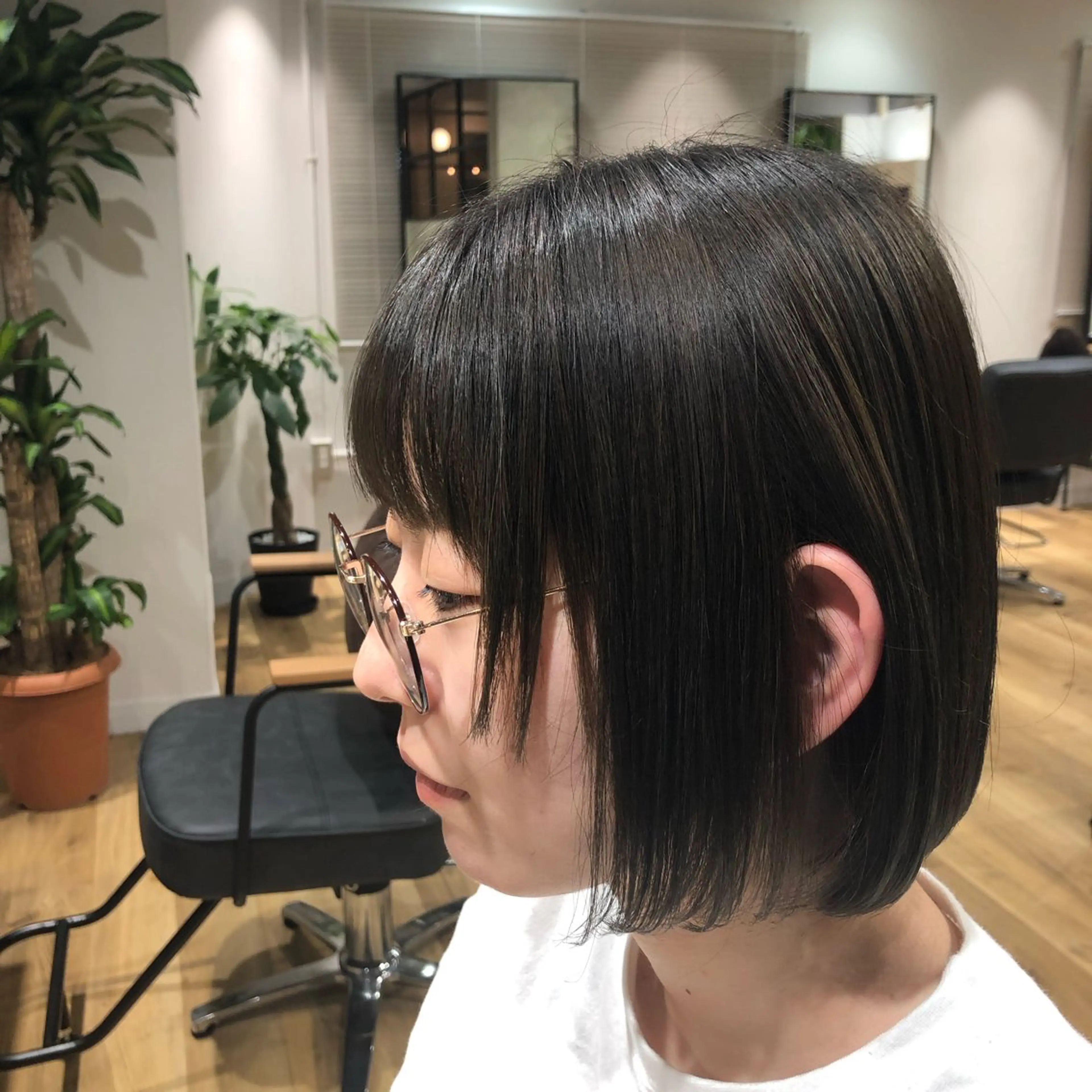 ショート ボブ 顔まわりレイヤー レイヤーカット まつい みるのヘアスタイル