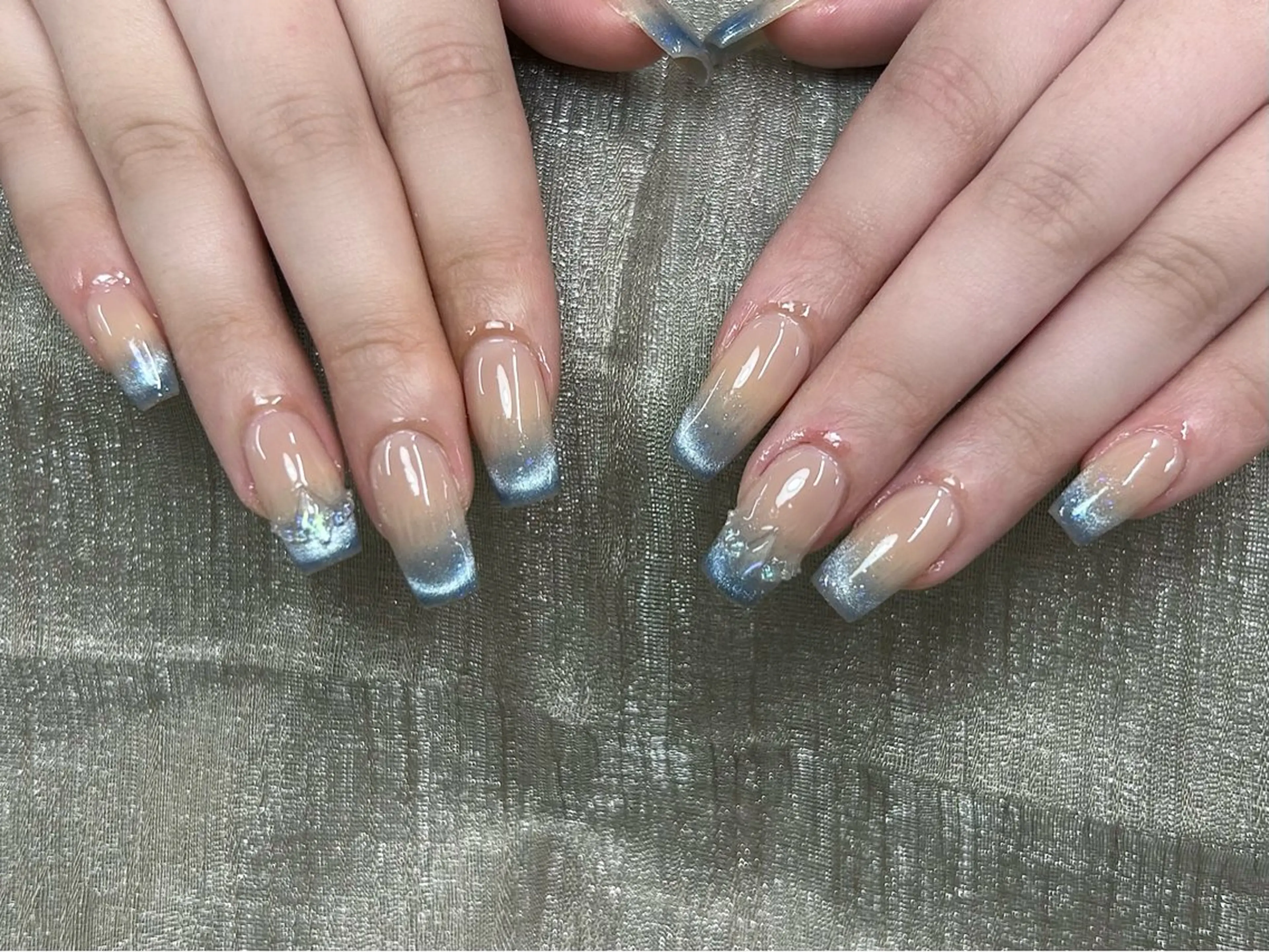 【自爪マグネットグラデーションフレンチ】ベース色付き、長さだし1本350円､7​〜​10本3000円の写真