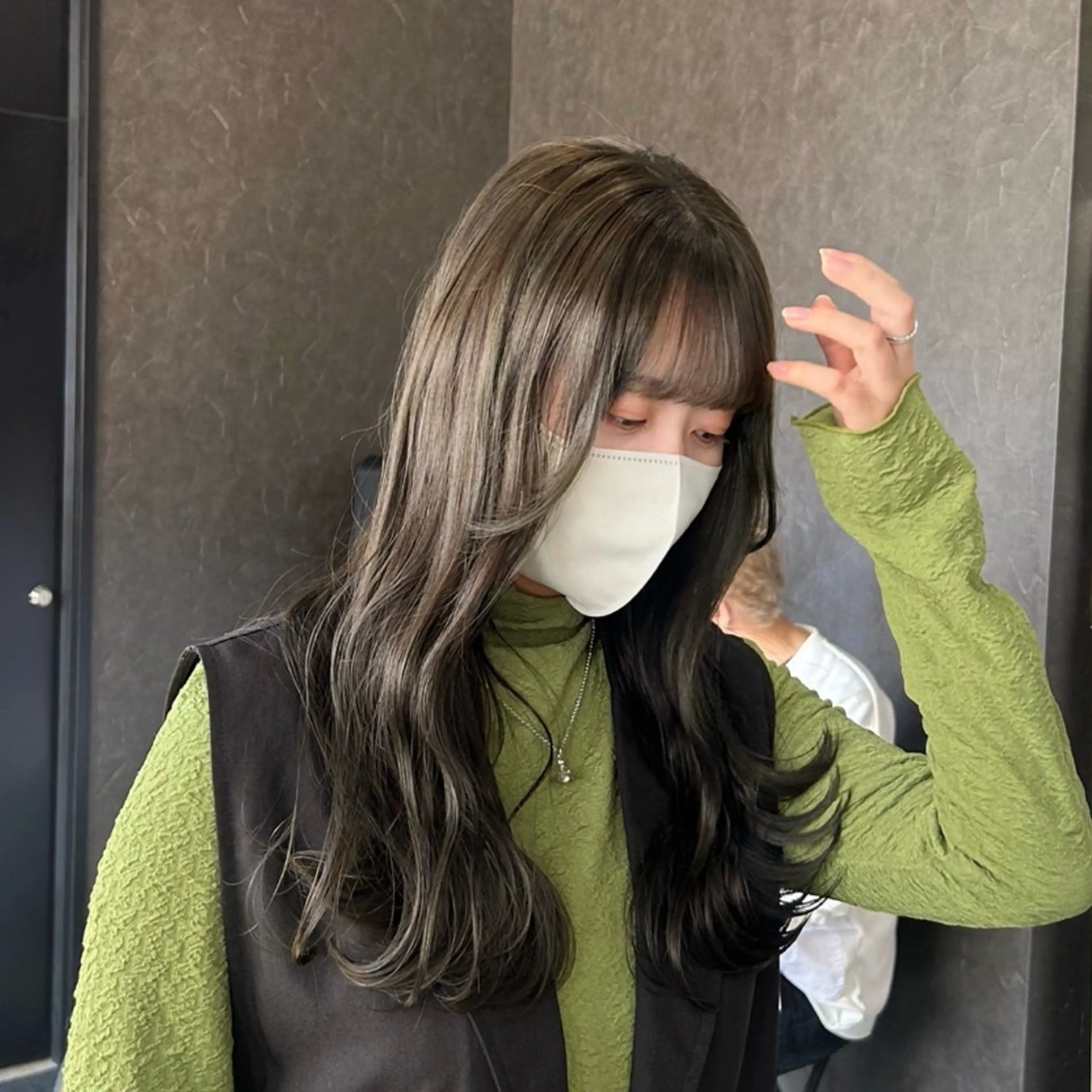 ロング カラー みゆ〈774〉 レディース限定のヘアスタイル