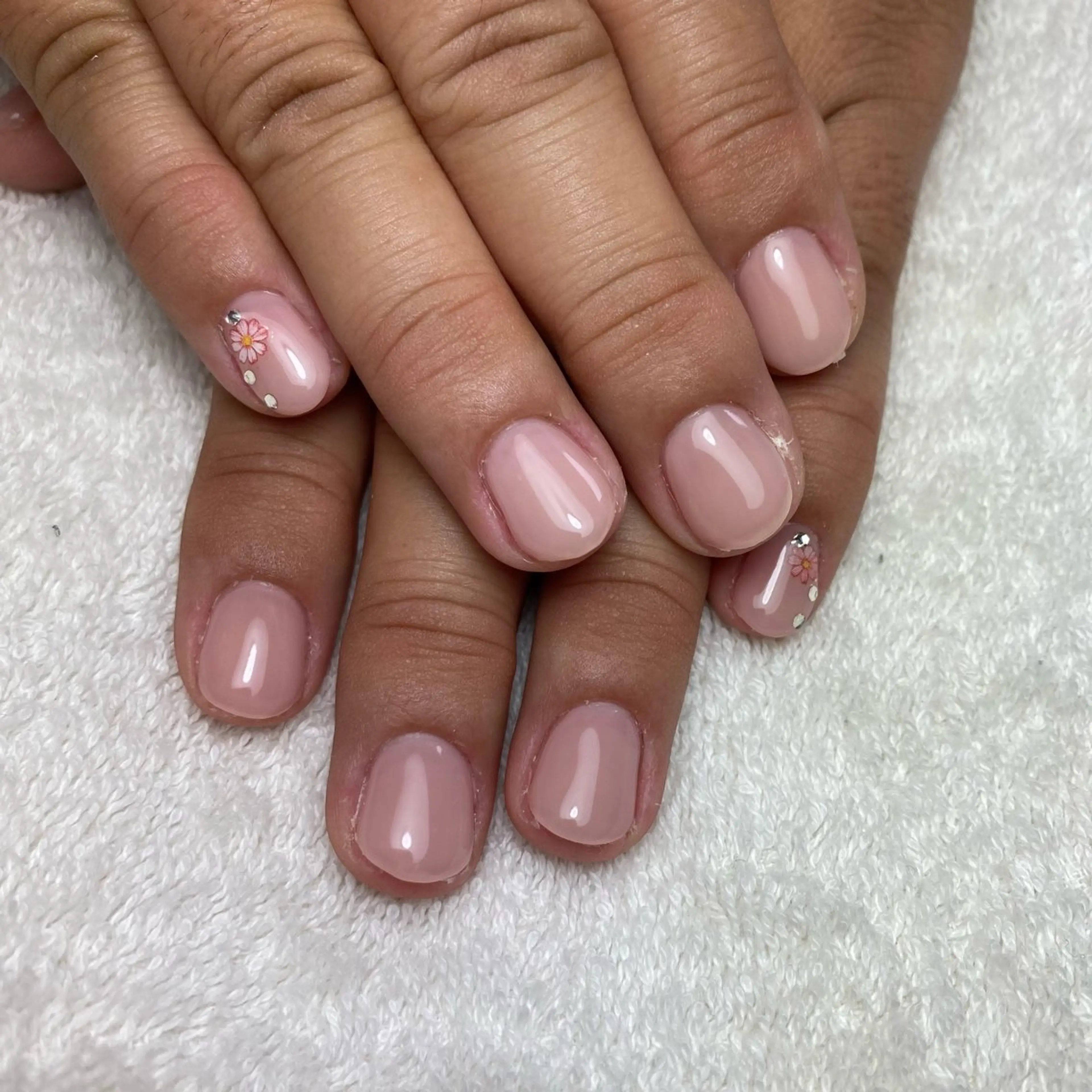 ネイル フラワーネイル ショートネイル ハンドネイル COCO+所属・COCO +のエステ・リラクイメージ