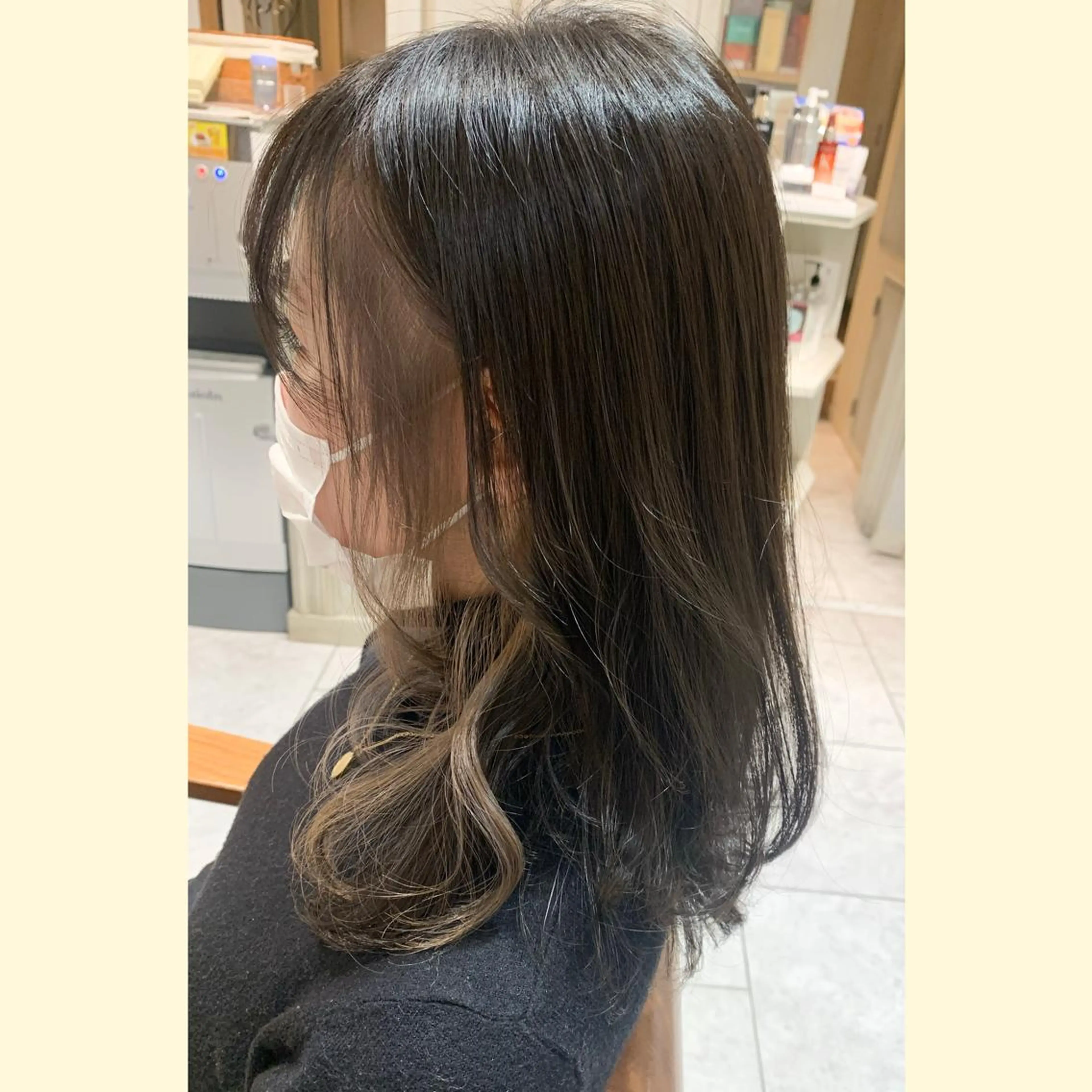 セミロング カラー アディクシーカラー イヤリングカラー 浅沼 久瑠美のヘアスタイル