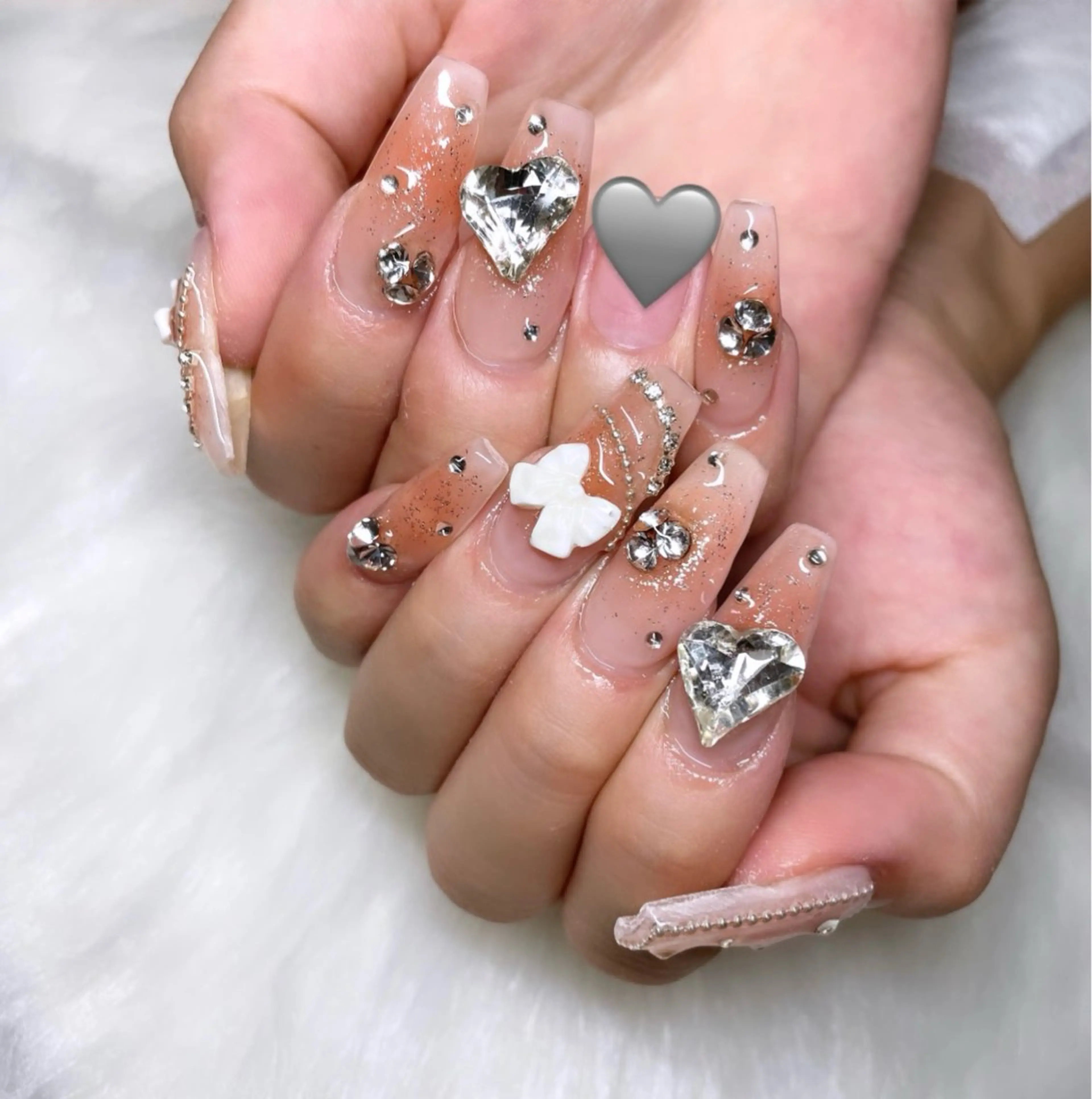 ネイル チークネイル 成人式 フットネイル フレンチネイル ジェルネイル ハンドネイル nail salon fee（フィー）のネイルデザイン