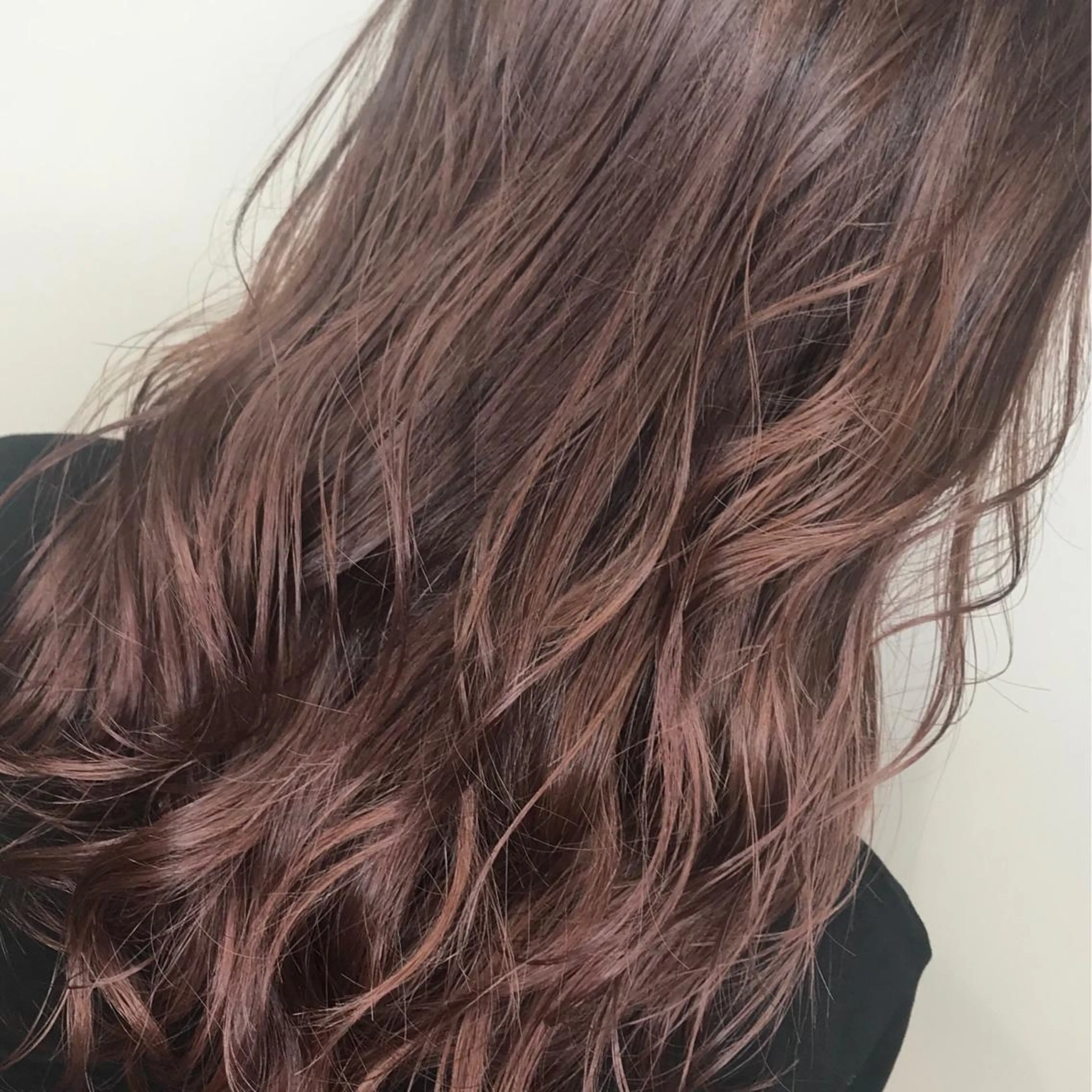 セミロング カラー アッシュ グラデーションカラー ハイライトカラー イルミナカラー ピンクカラー AMI Hair  supply所属・髪質改善カラー 韓国風レイヤーのヘアスタイル