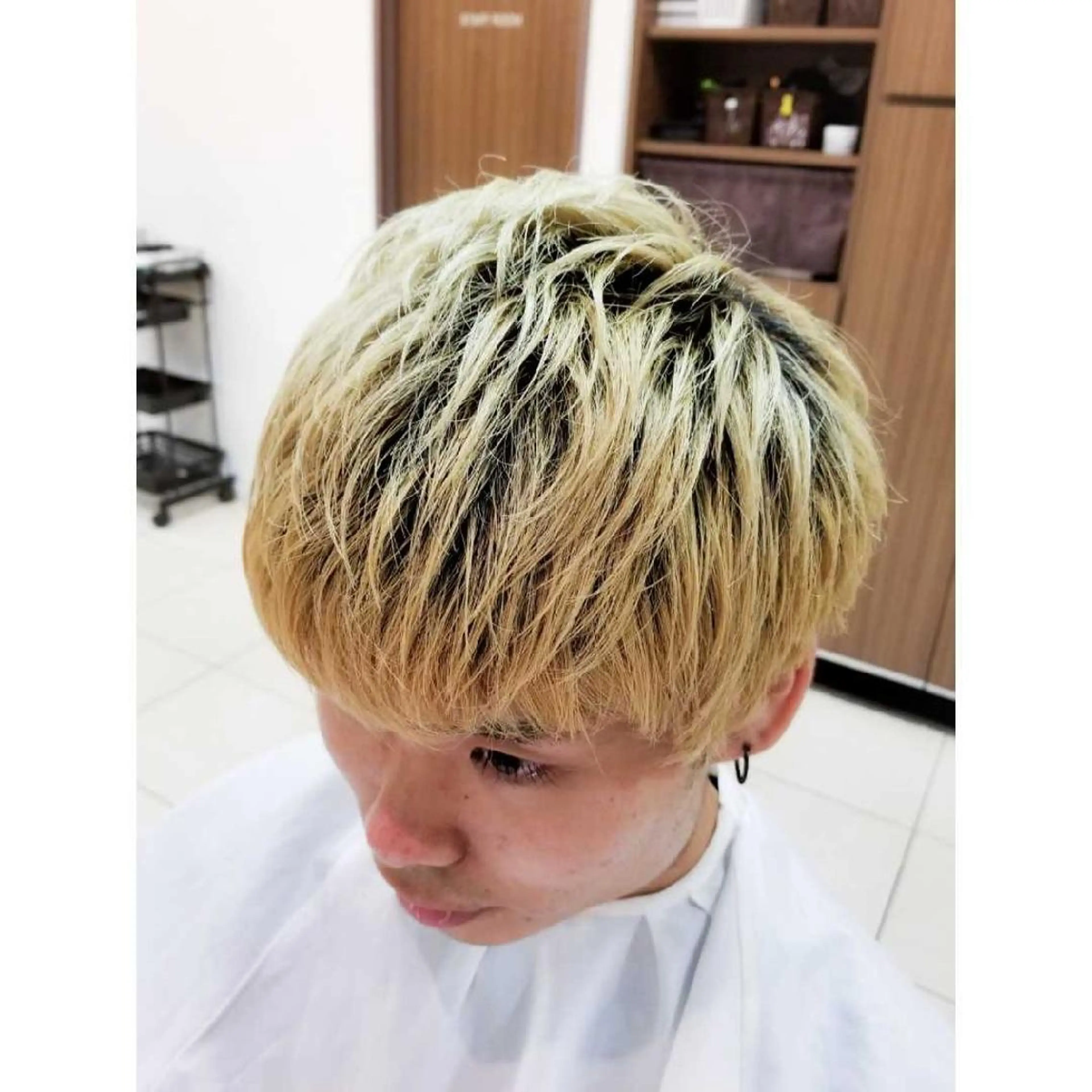 メンズ カラー ブリーチ、デザイン  カラー福士直矢のヘアスタイル