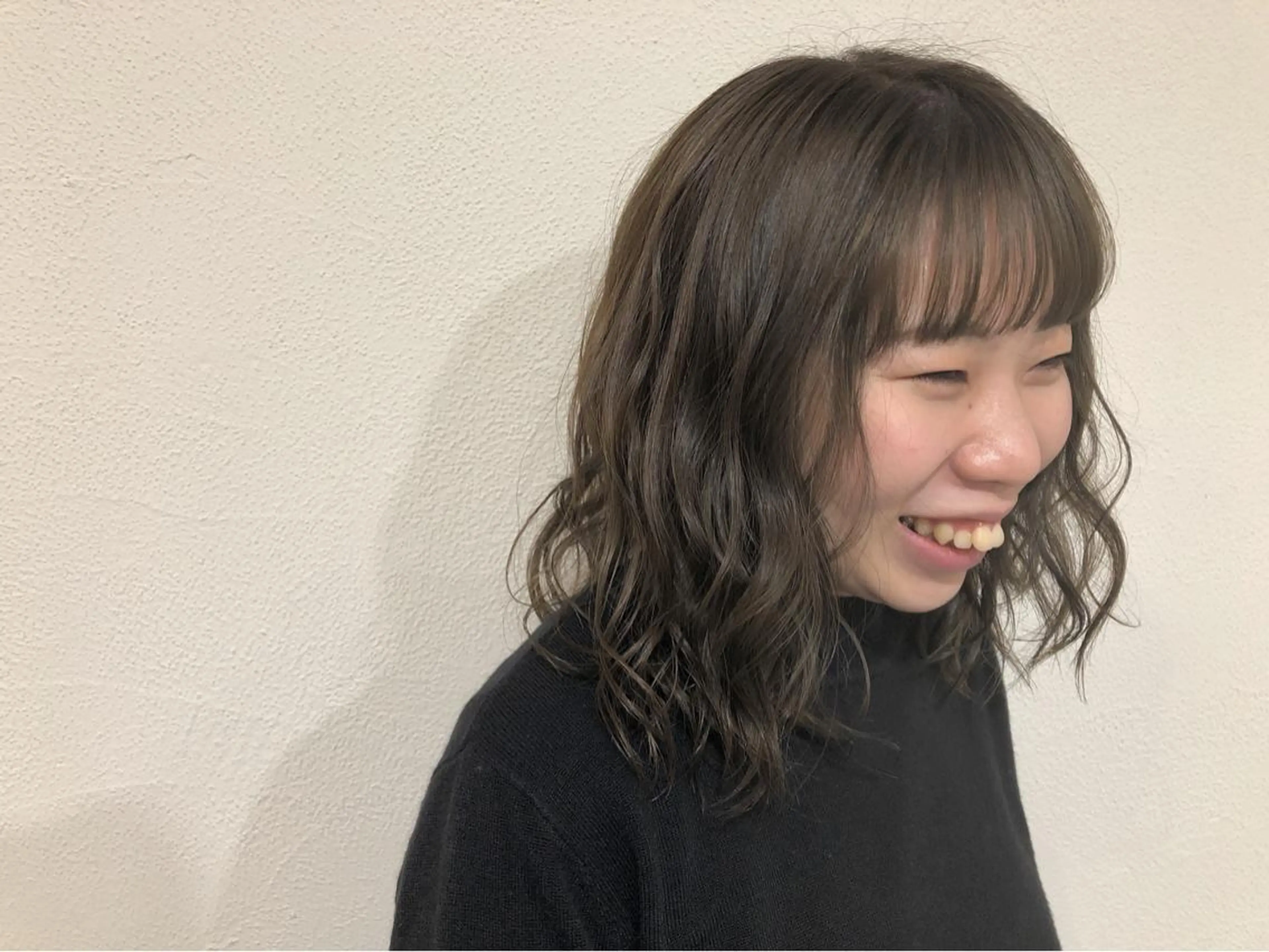 セミロング カラー ブリーチ ブルーカラー 透明感カラー オレンジ パ ルのヘアスタイル