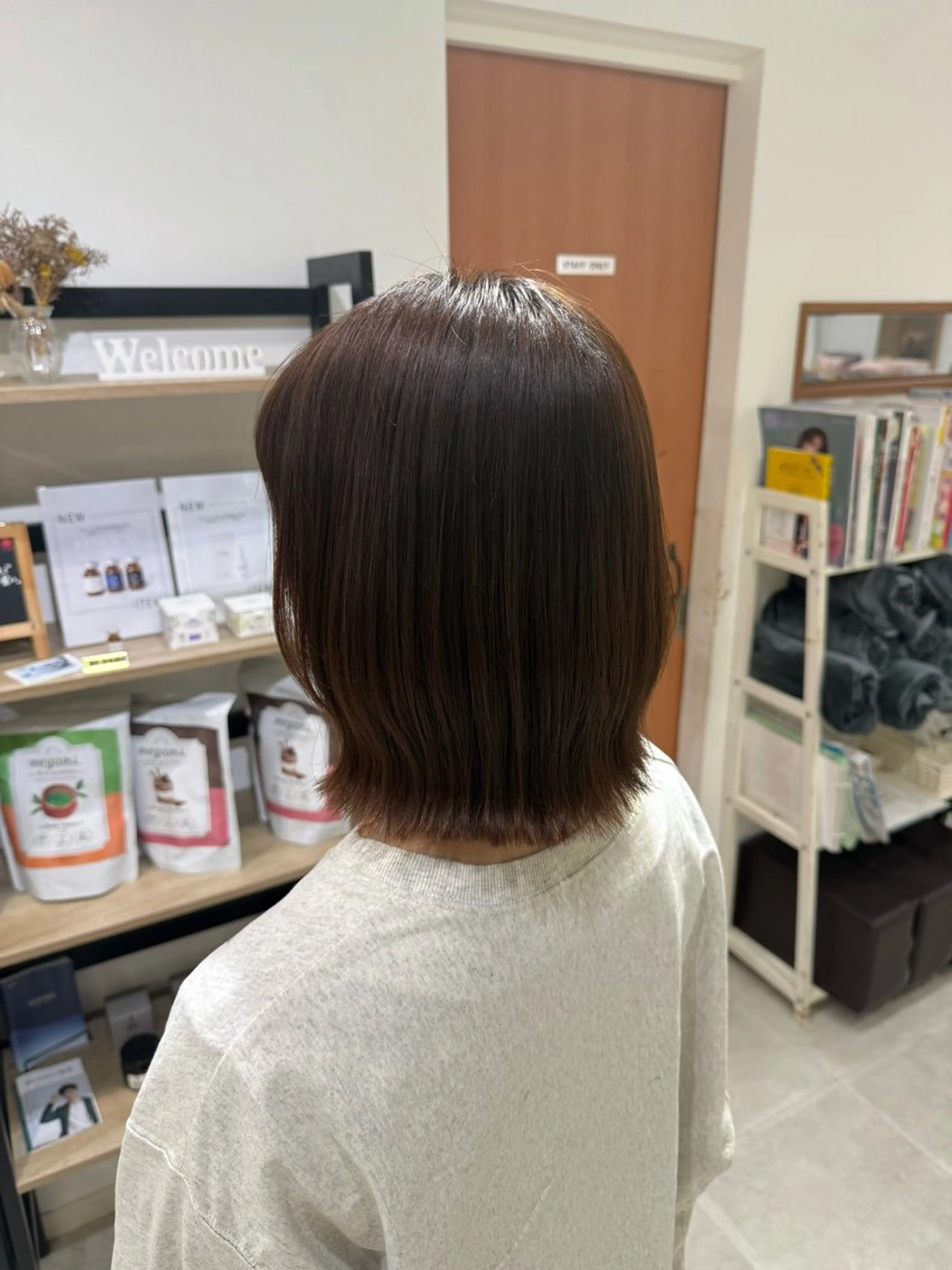 ミディアム カット 縮毛矯正 島 歩那のヘアスタイル