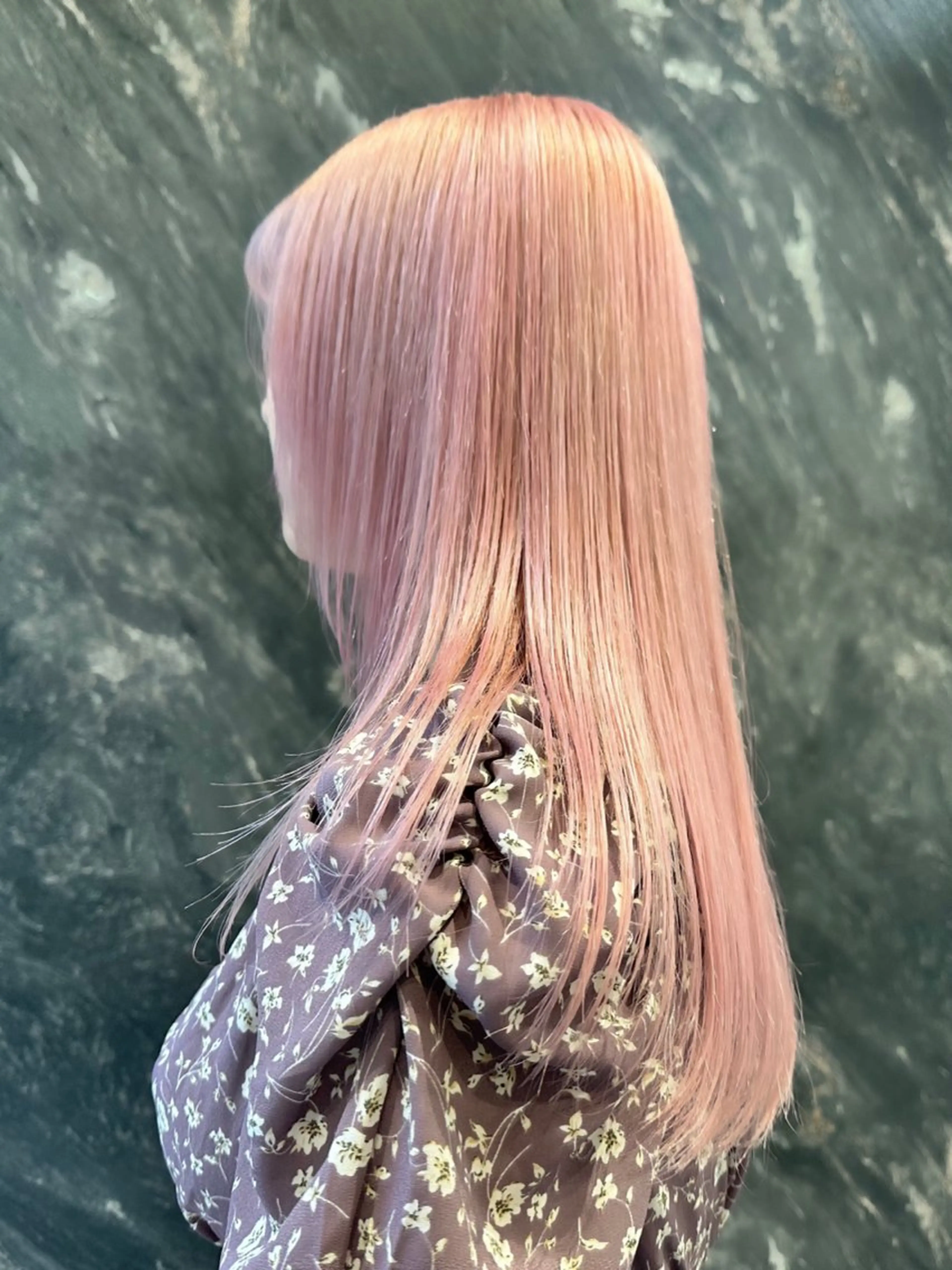 ロング カラー ブリーチ ケアブリーチ ピンクカラー ホワイトピンク カット ヘアカラー トリートメント 🦋レイヤーカット ミドリカワ🦋のヘアスタイル