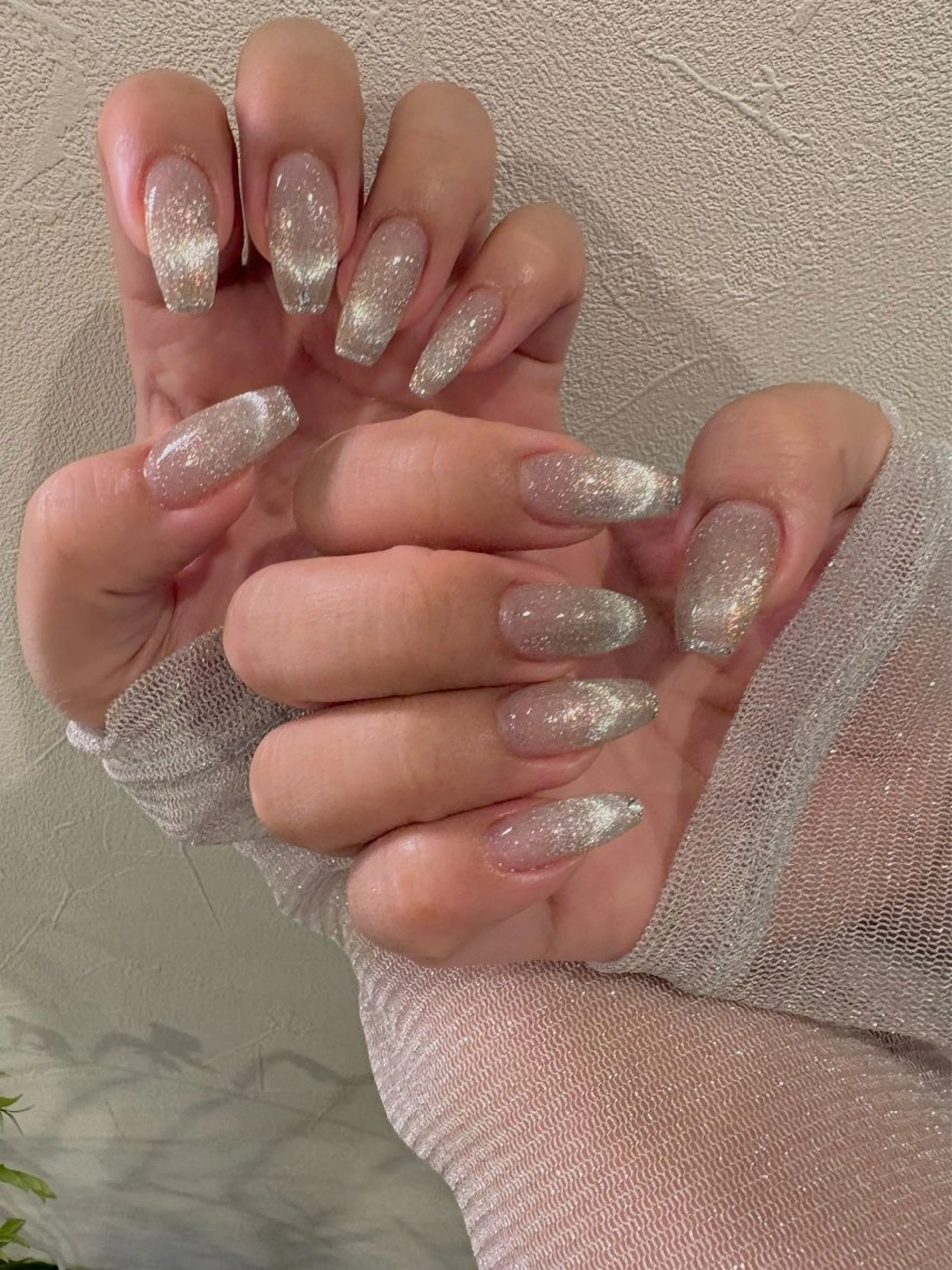 ネイル キラキラネイル 冬ネイル クリスマス ハンドネイル Salon Femme所属・salon femmeのネイルデザイン