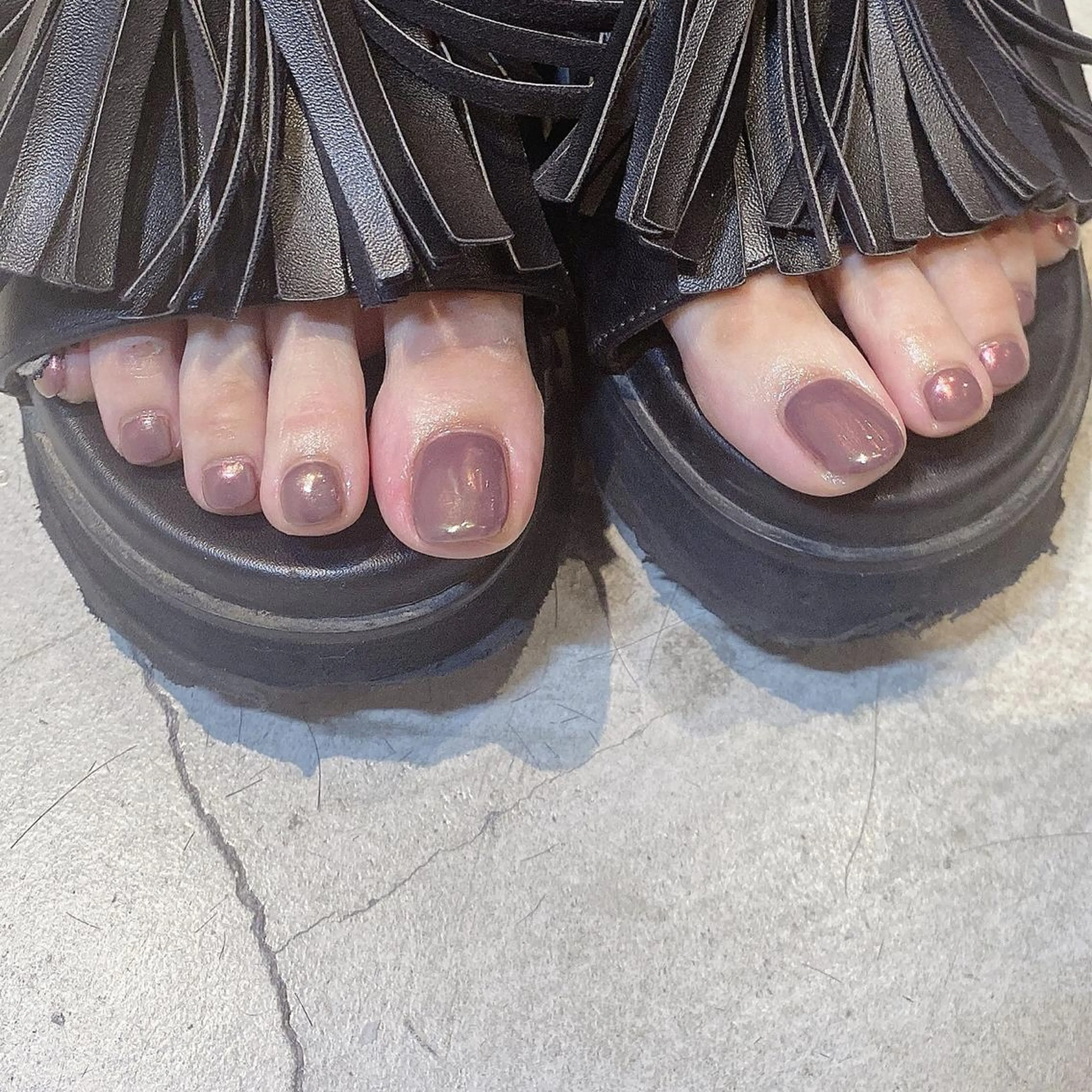 ネイル ブラウン ミラーネイル mochi.所属・mochi. nail🌿のネイルデザイン