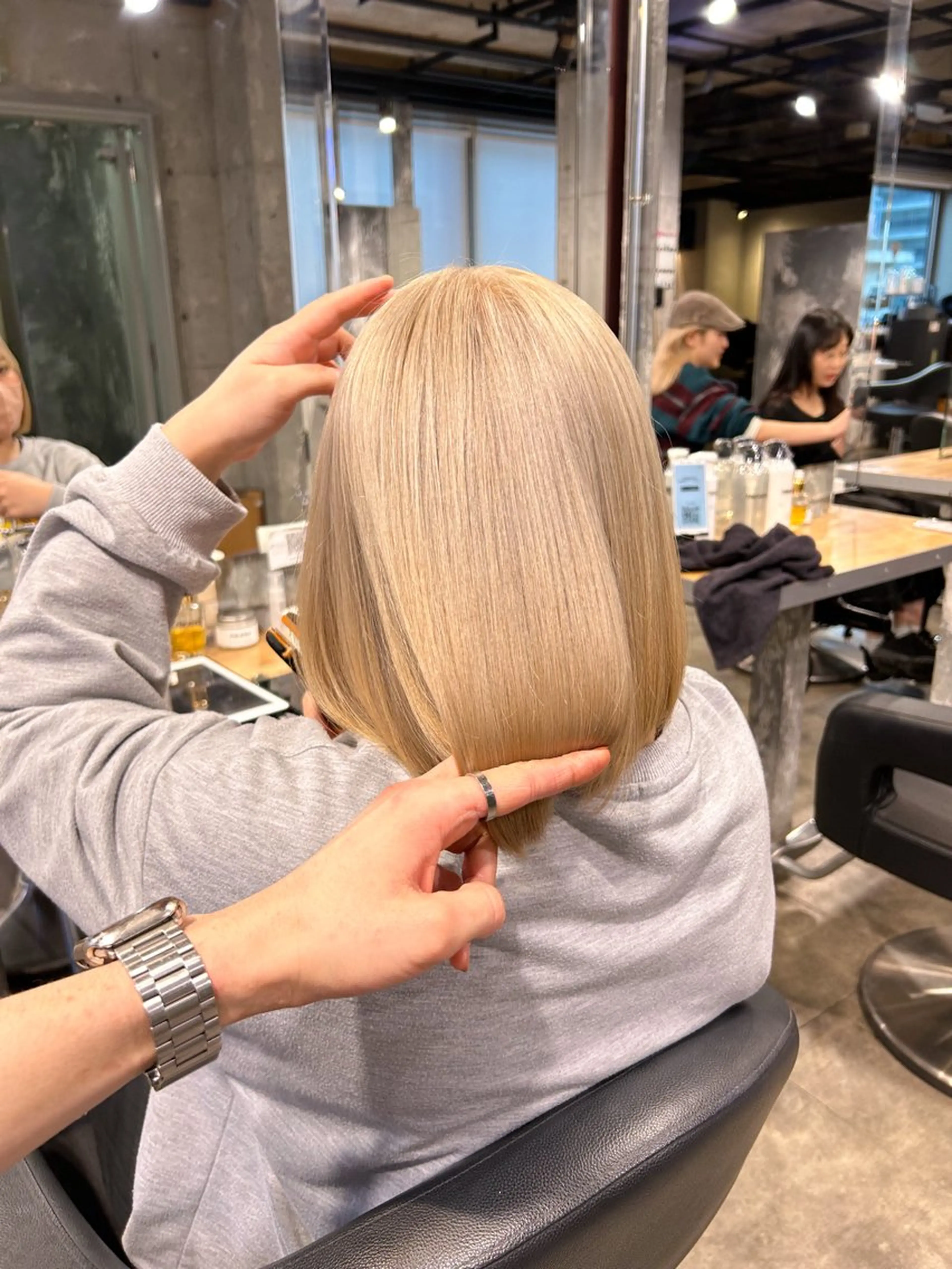 ショート カラー ハイトーンカラー ボブ 僕なら縮毛矯正してて もブリーチできますのヘアスタイル