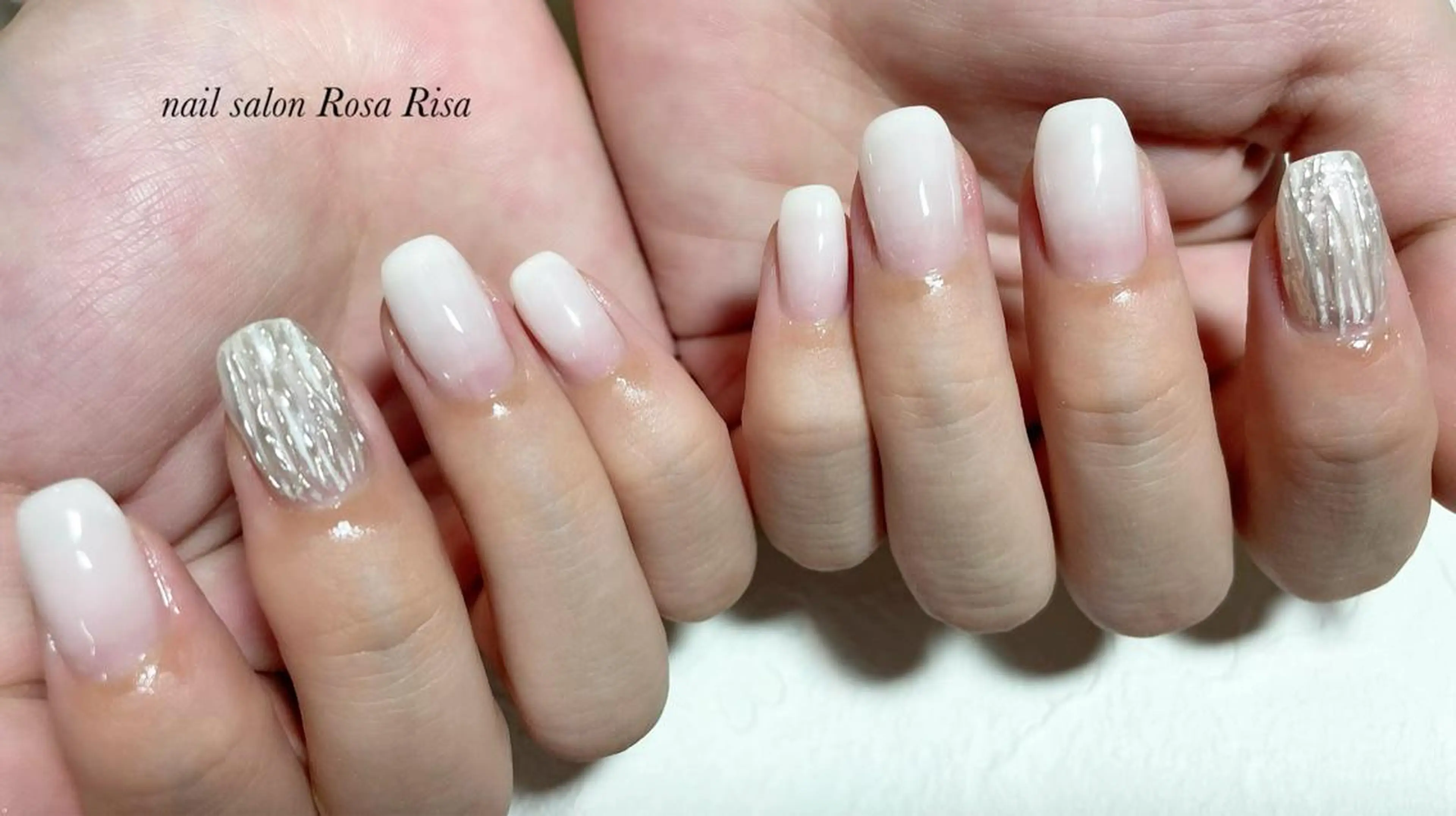 ミディアム ネイル ホワイト ハンドネイル ネイルスタジオ シェイクユアハンズのネイルデザイン