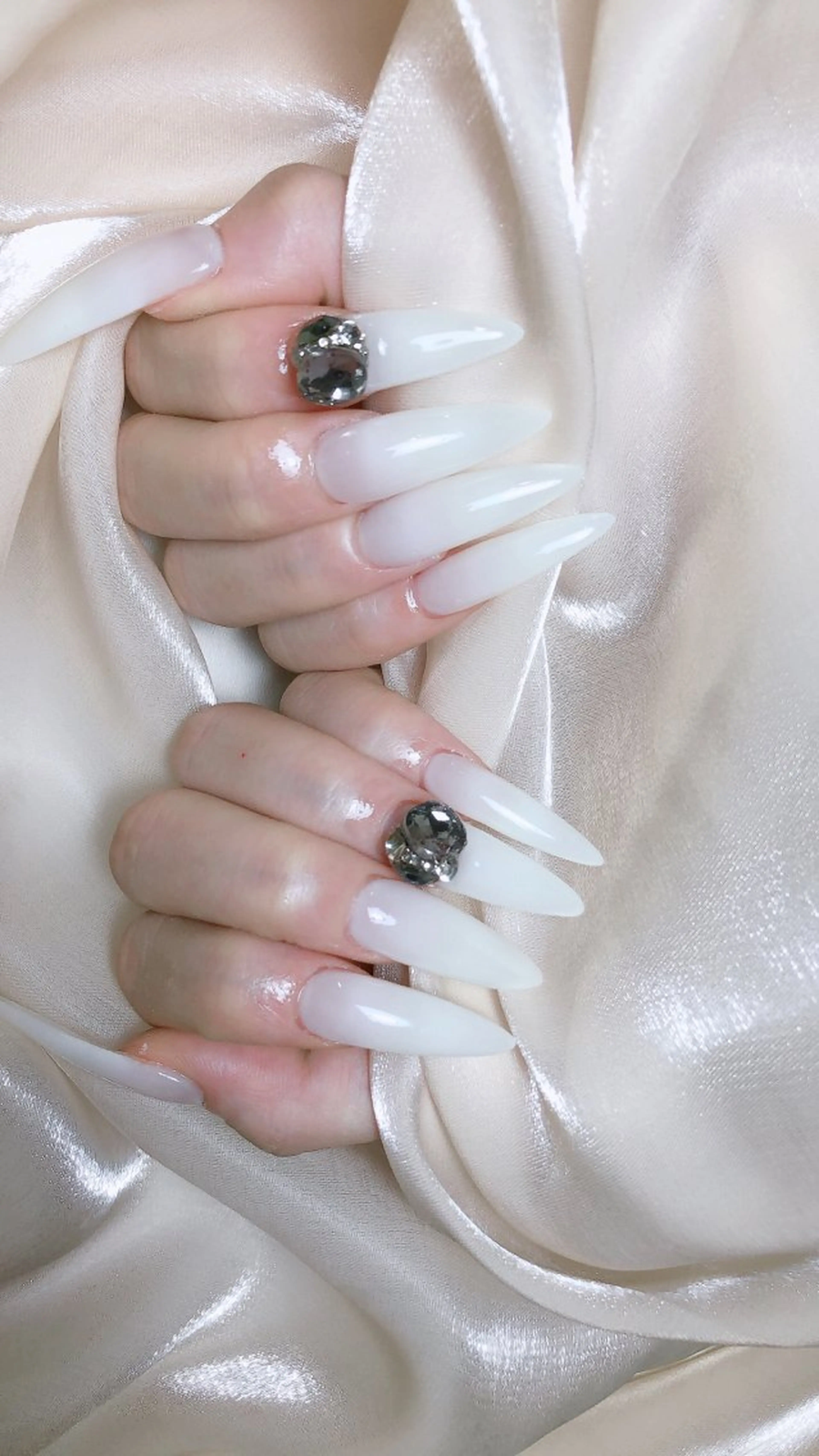 ネイル ハンドネイル LR.ONE ヨウのネイルデザイン