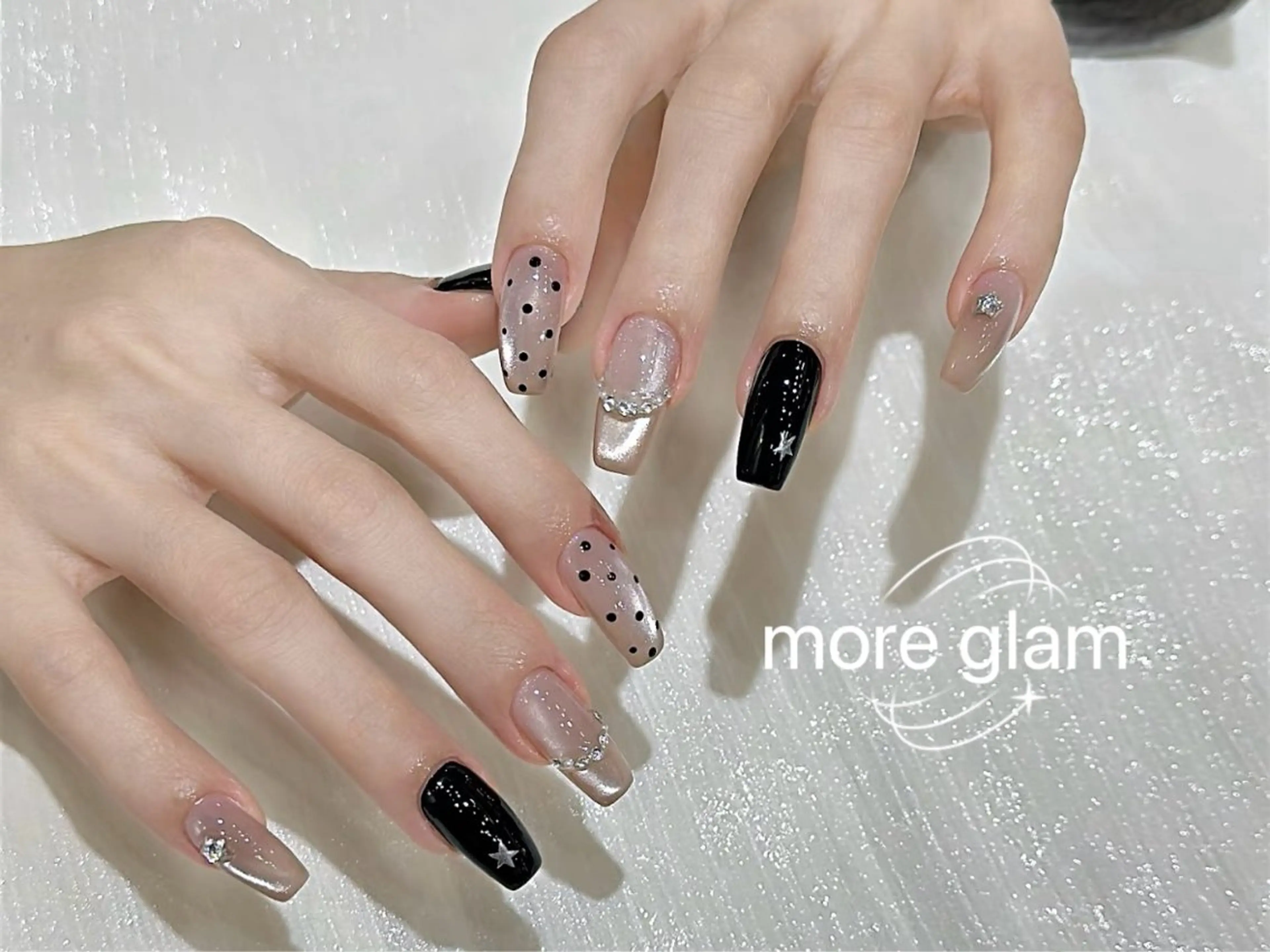 ミディアム more glam 原宿店のネイルデザイン