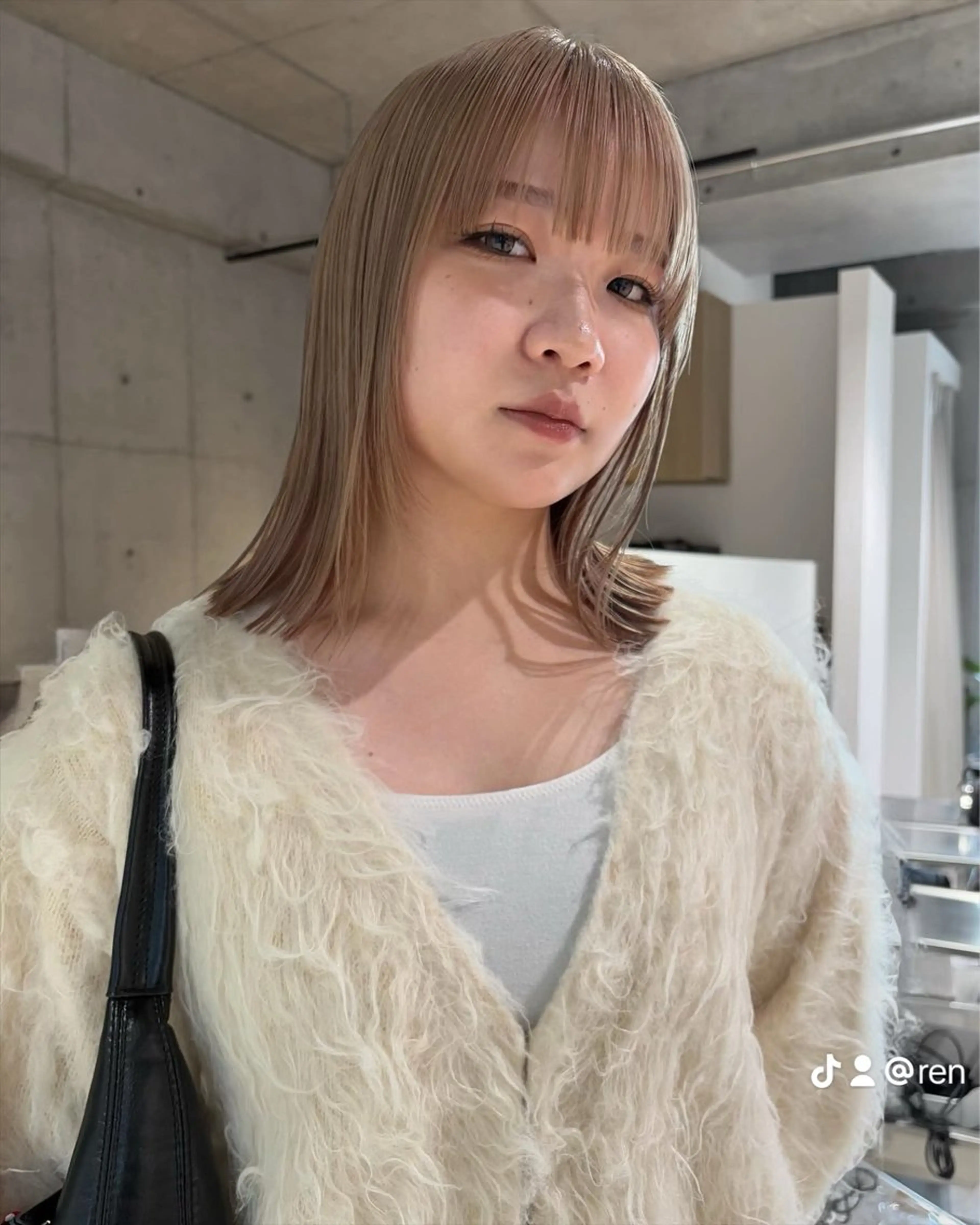 セミロング sliver renのヘアスタイル