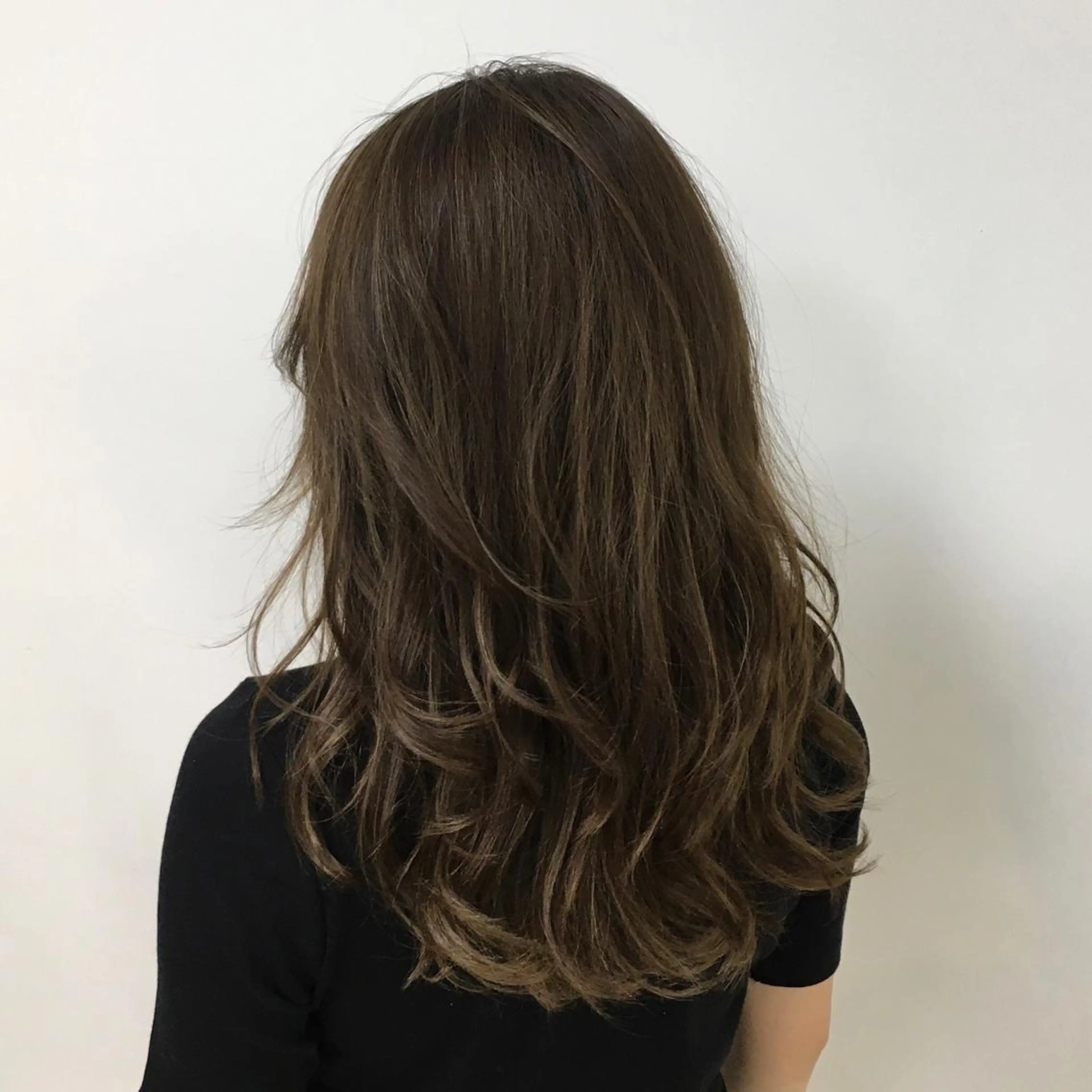 セミロング 鈴木 絢奈のヘアスタイル