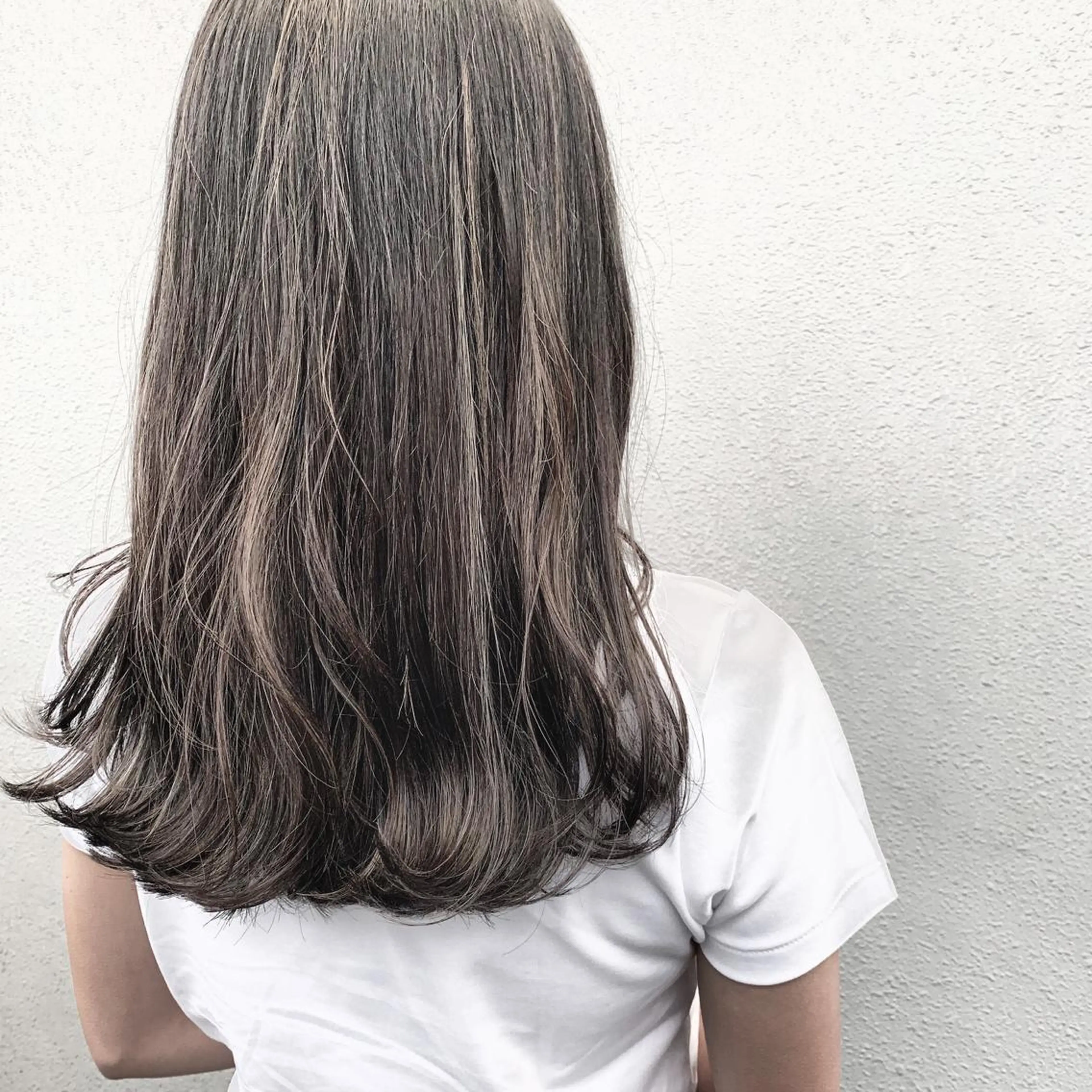 ミディアム カラー ヤスドミ ケイスケのヘアスタイル