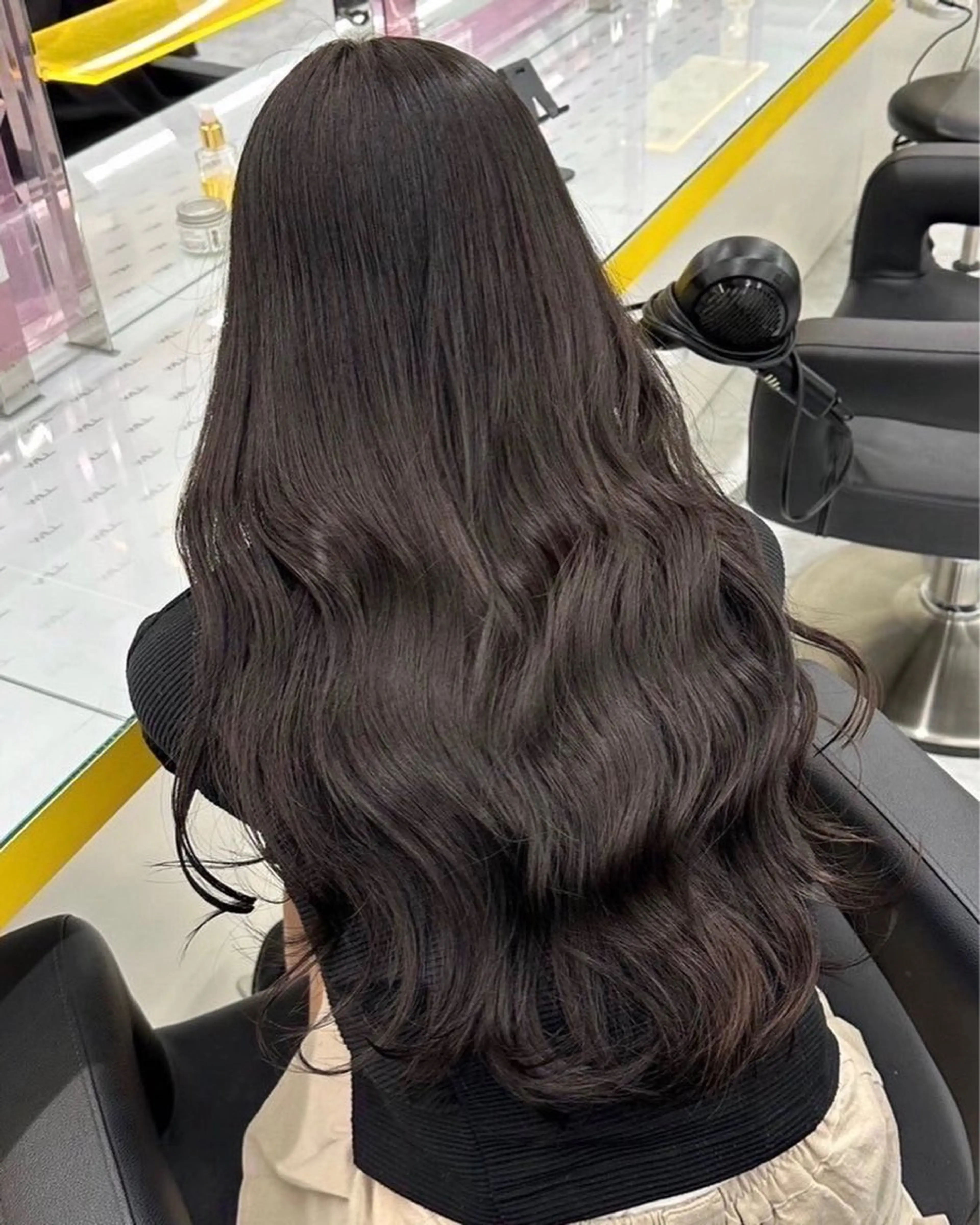 ロング カラー ブラウンカラー 透明感カラー ココアブラウン ロング ヘアカラー トリートメント 星﨑 香穂のヘアスタイル