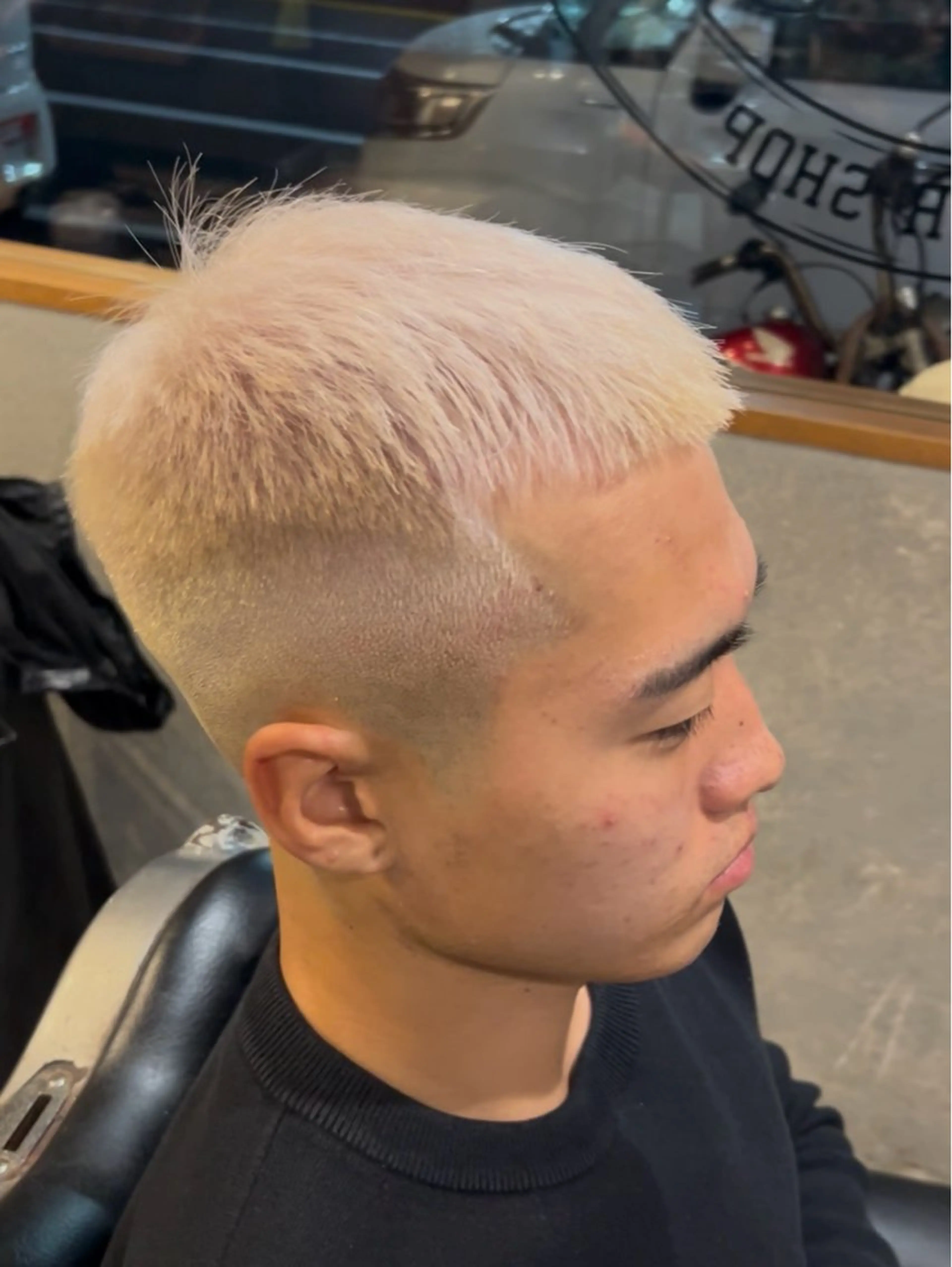 カラー ブリーチ ヘアカラー L.ABARBERSHOP草津店所属・知念 希龍のヘアスタイル