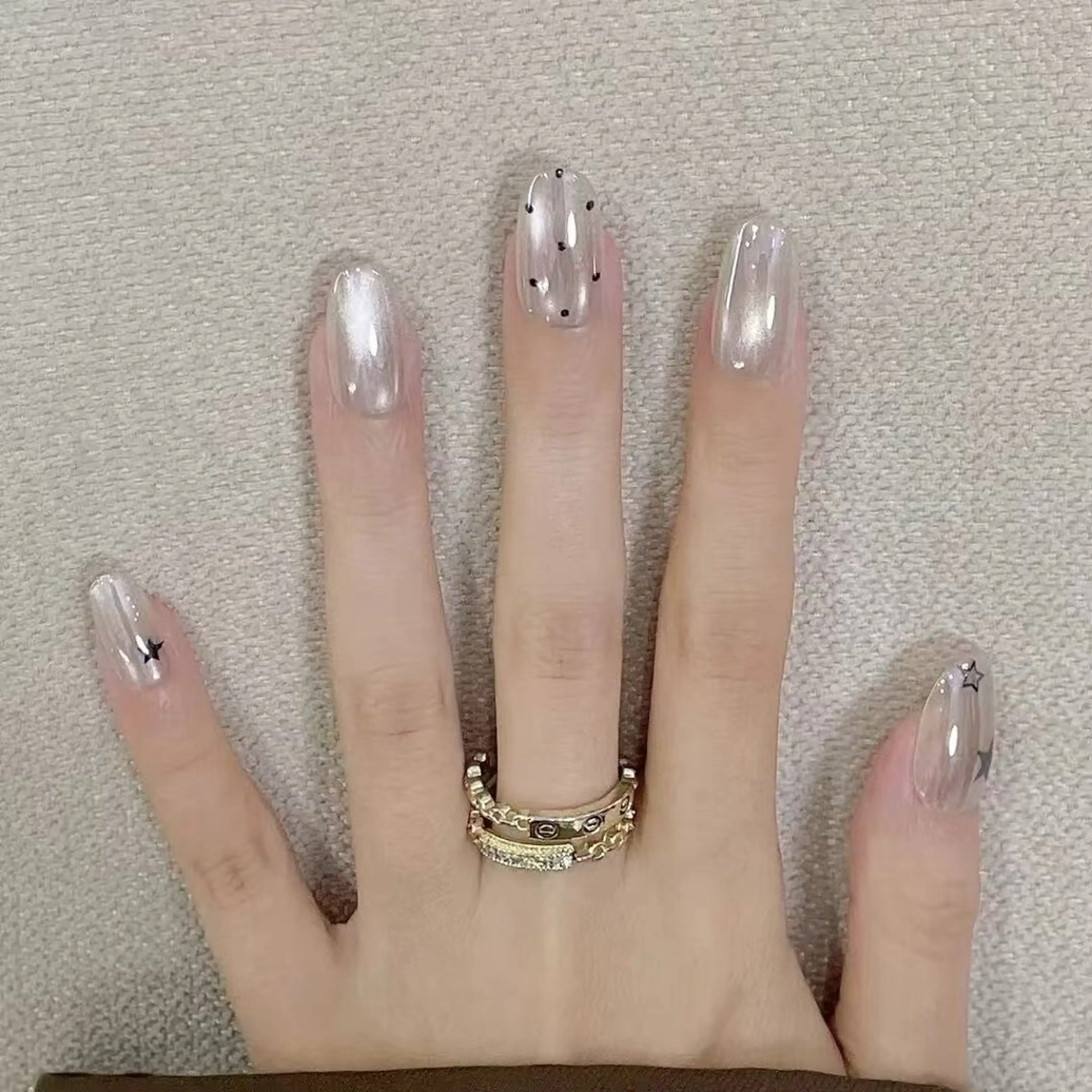 ネイル ハンドネイル キン グミのネイルデザイン