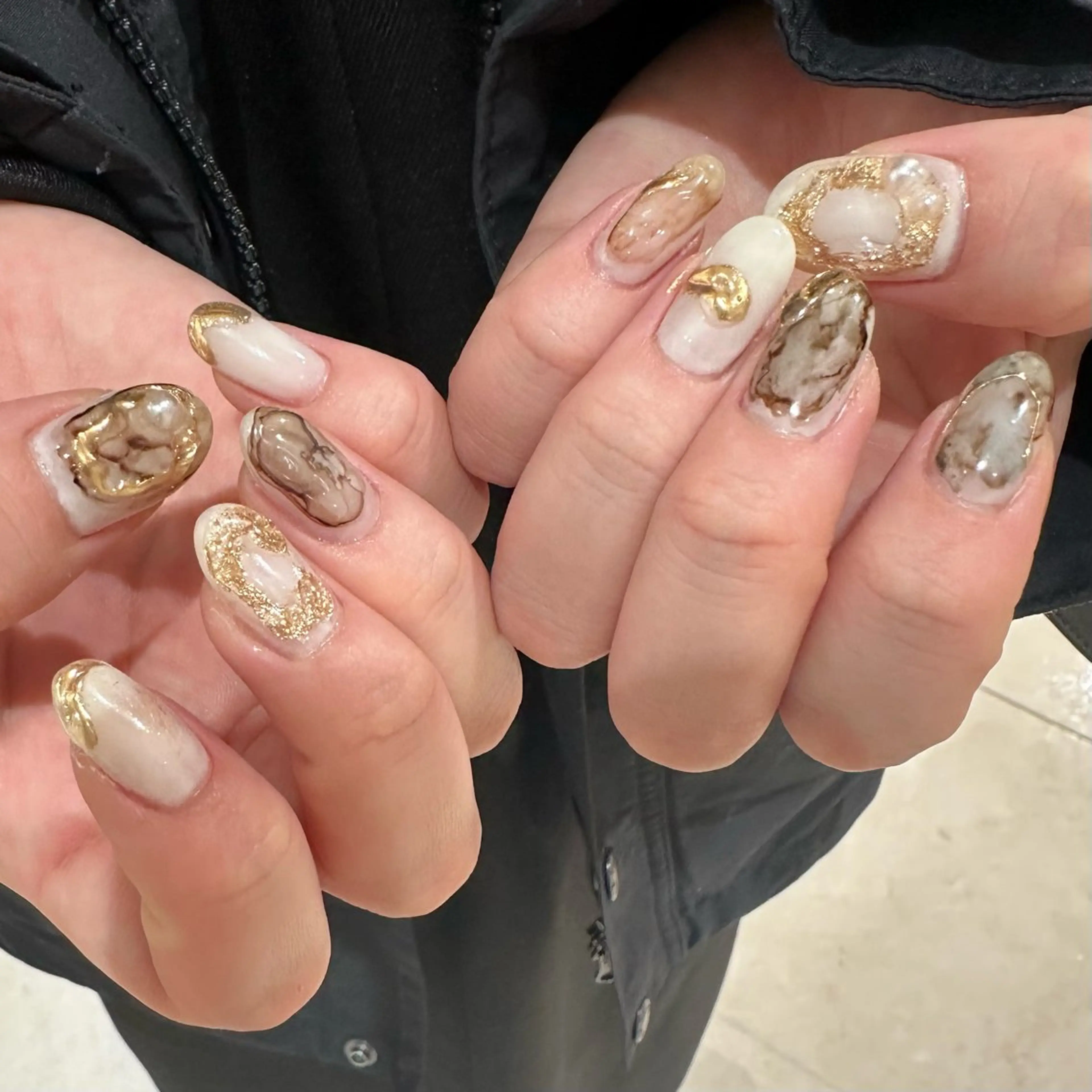 ネイル ゴールド ホワイト SACHIKO♪ premiereのネイルデザイン