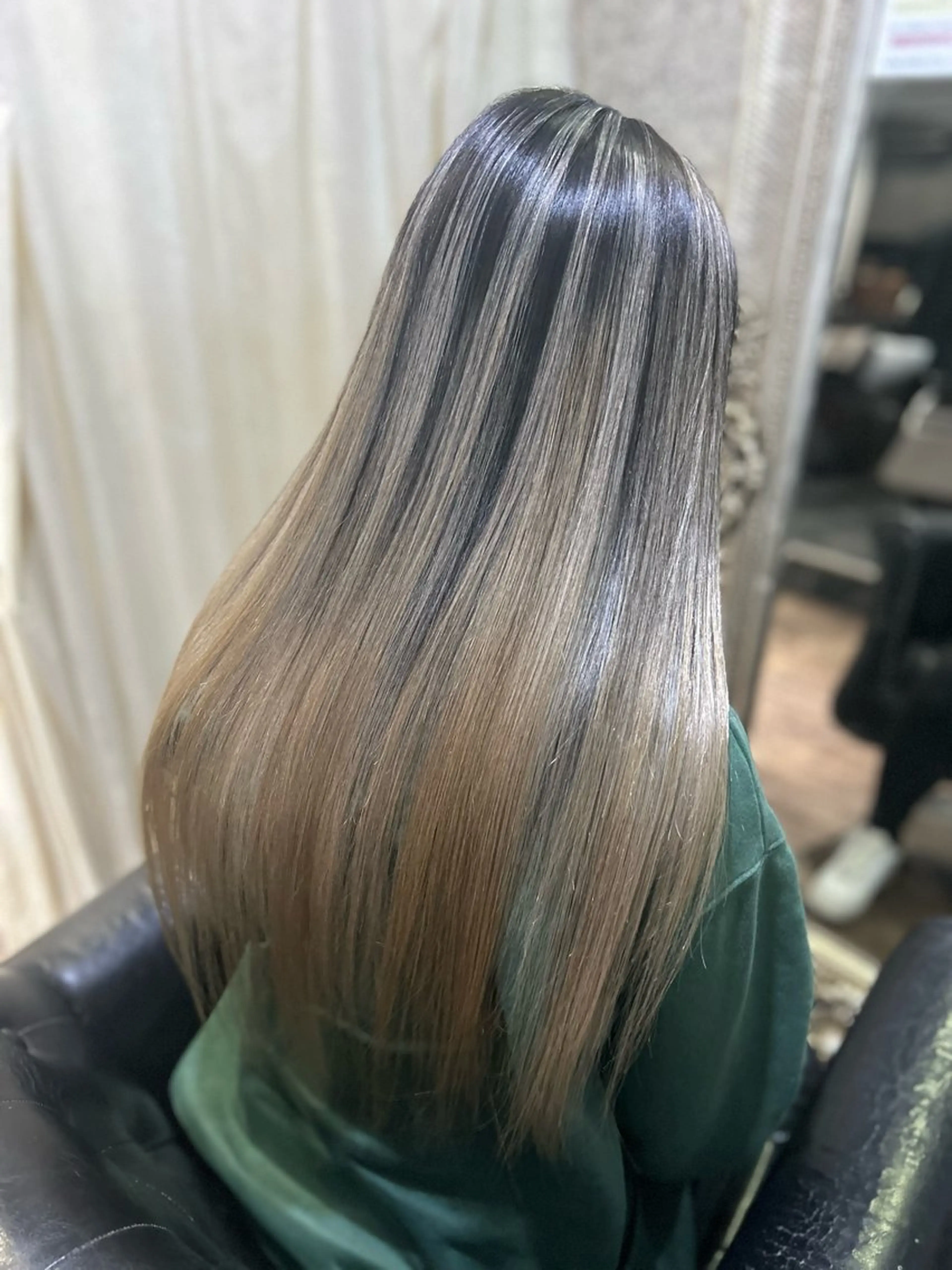 ロング fand AKANE のヘアスタイル