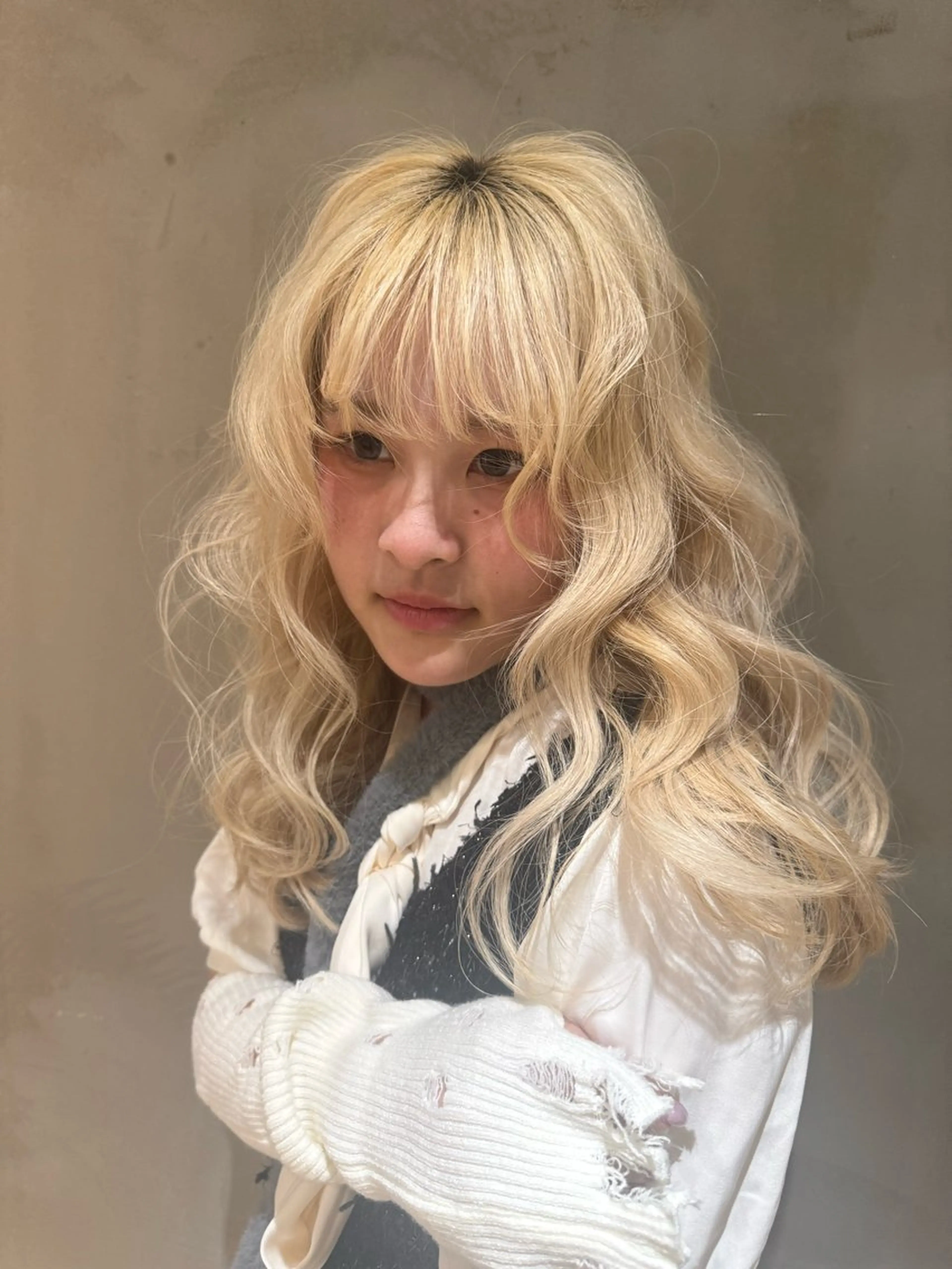 カラー ブロンド Hina/ハイライト 、パーマモデル募集中のヘアスタイル