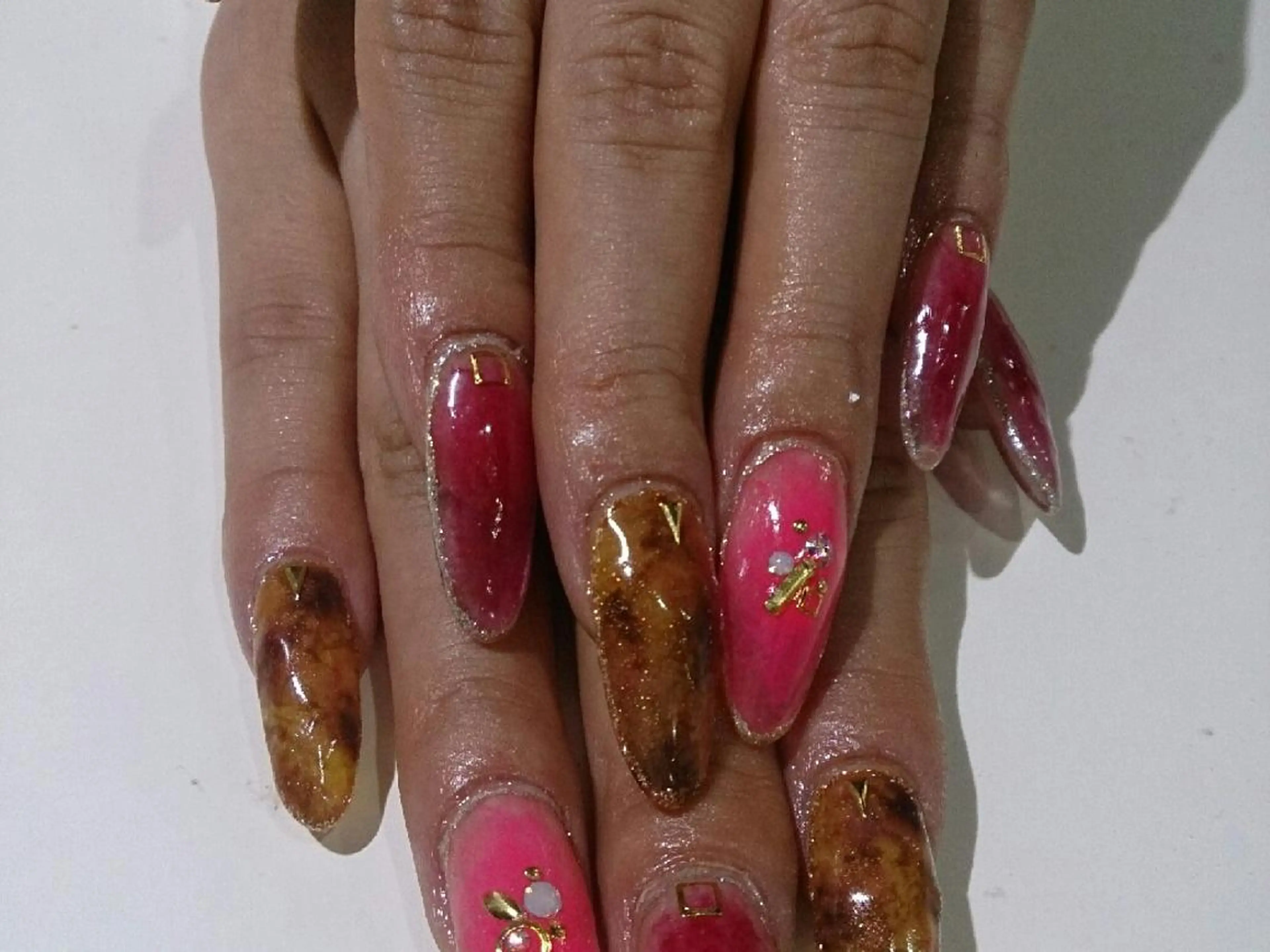 ネイル チークネイル スカルプネイル vi viのヘアスタイル