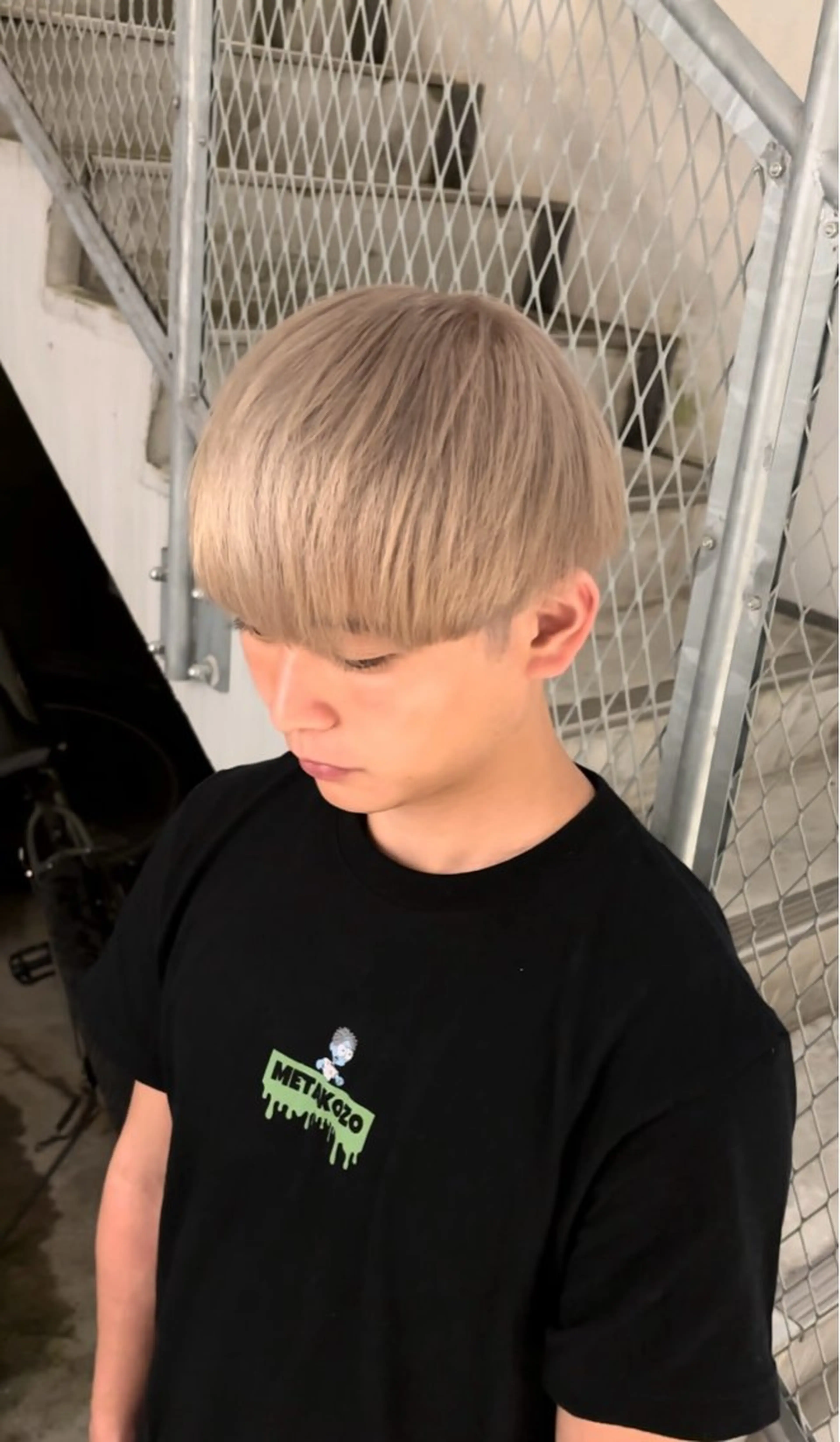 ショート カラー メンズ ベージュカラー ホワイトベージュ 落ちる黒 森崎雄斗のヘアスタイル